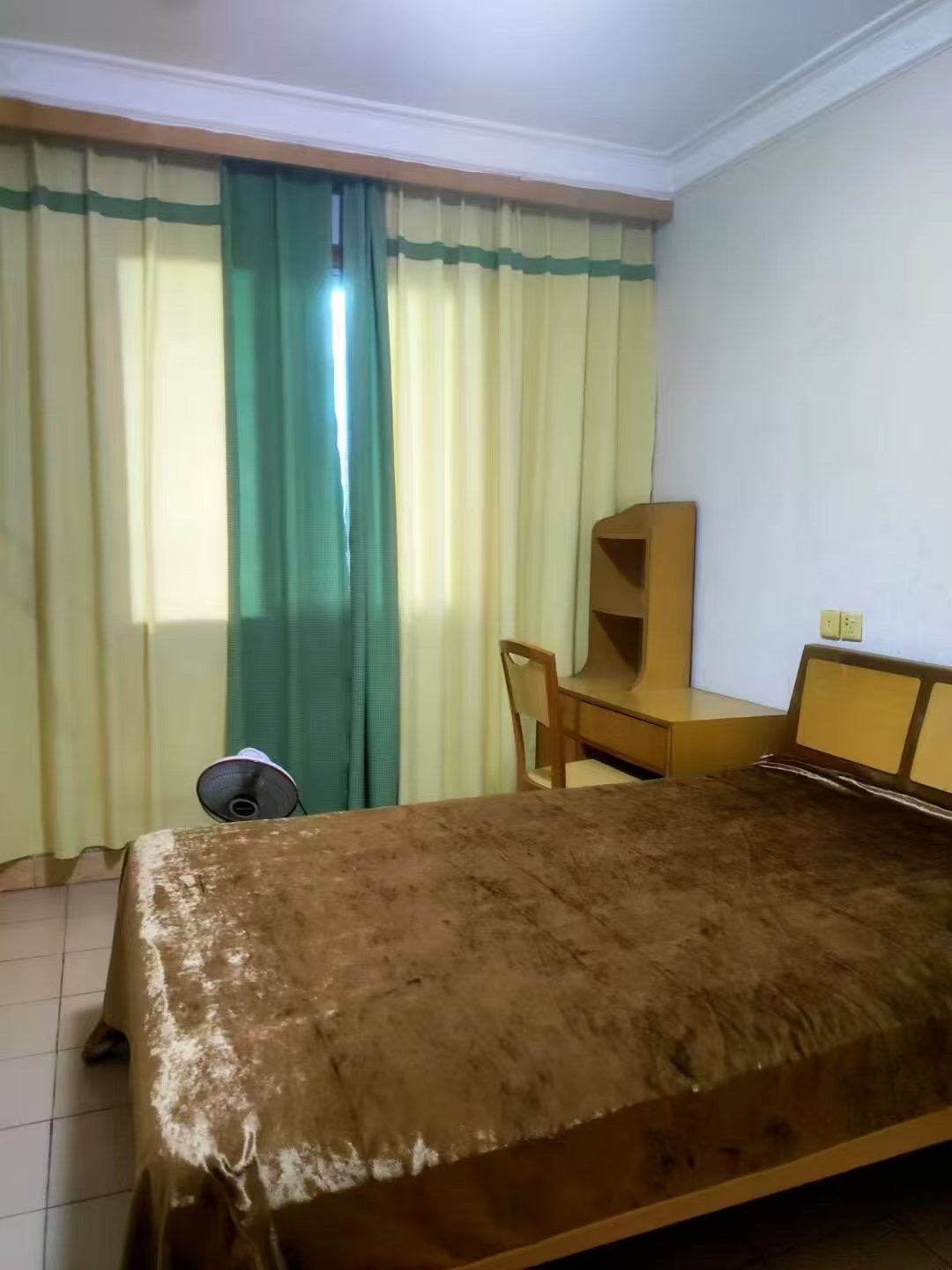 三中(校内)家属院 1室0厅0卫 2200.0元/月 三中(校内)家属院 1室0厅0卫 2200.0元/月室内图