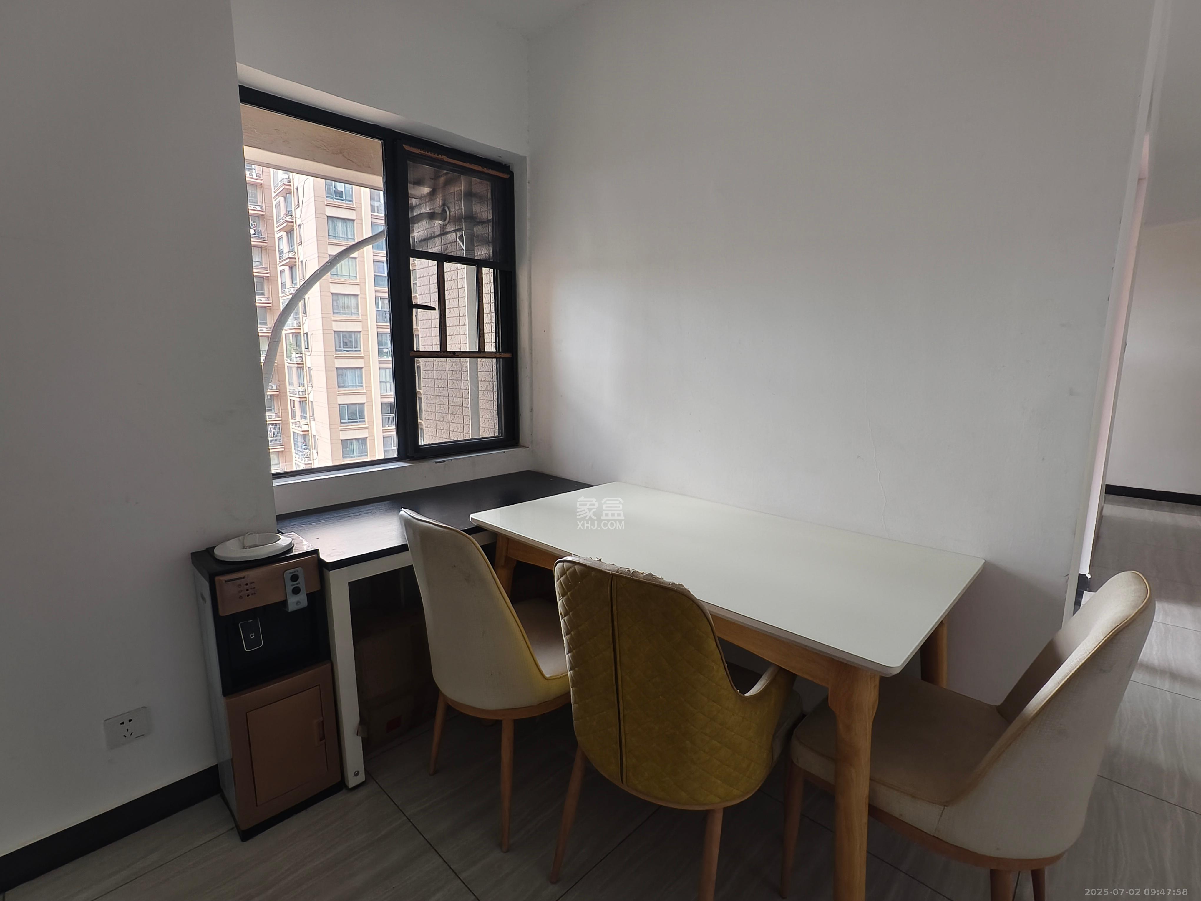 邦盛水岸御园 4室2厅2卫 2200.0元/月 邦盛水岸御园 4室2厅2卫 2200.0元/月室内图