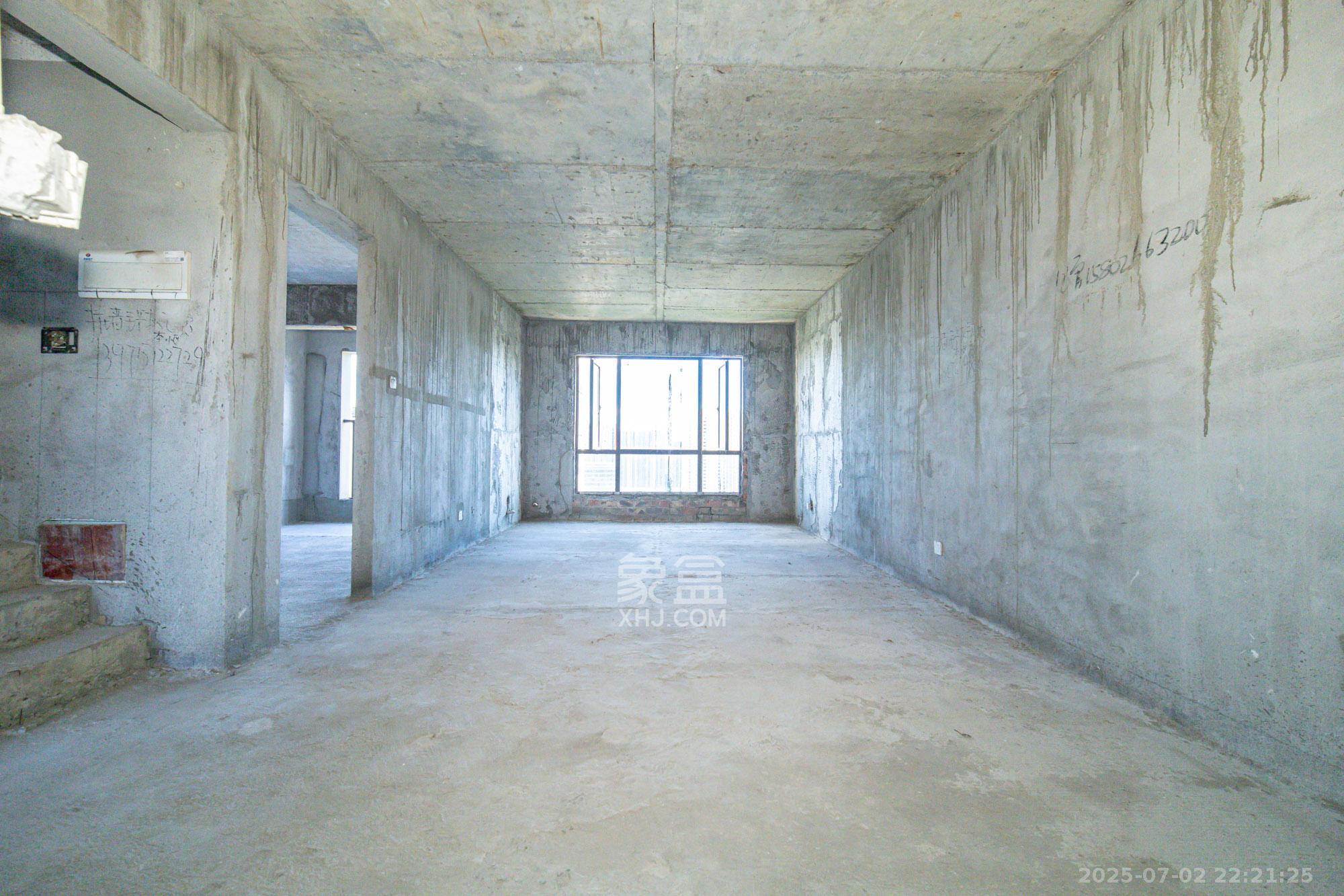 星湖湾二期高层 4室2厅2卫 89.8万 星湖湾二期高层 4室2厅2卫 89.8万客厅