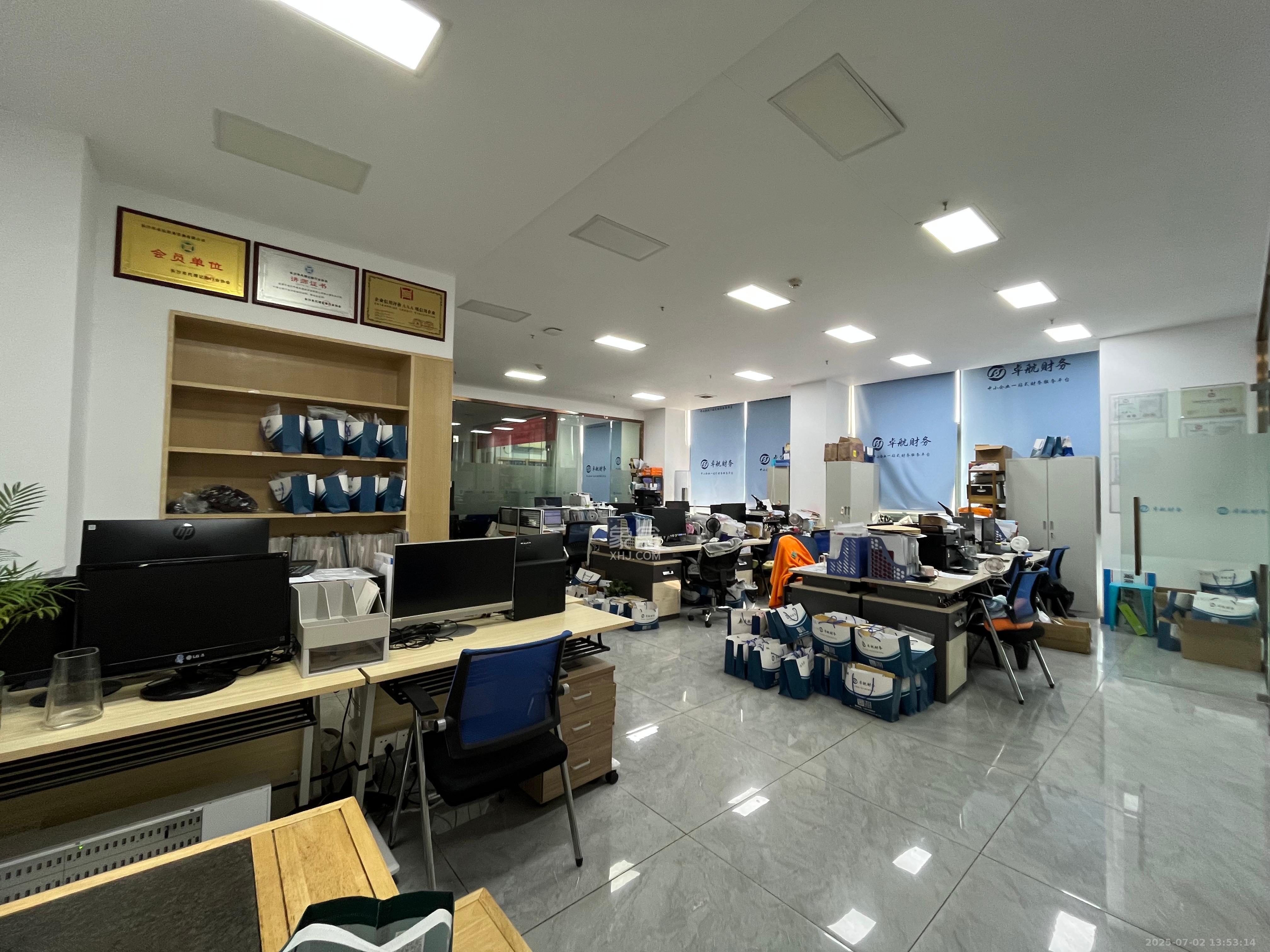 浏阳河畔家园  4室2厅2卫    6500.0元/月 浏阳河畔家园  4室2厅2卫    6500.0元/月室内图