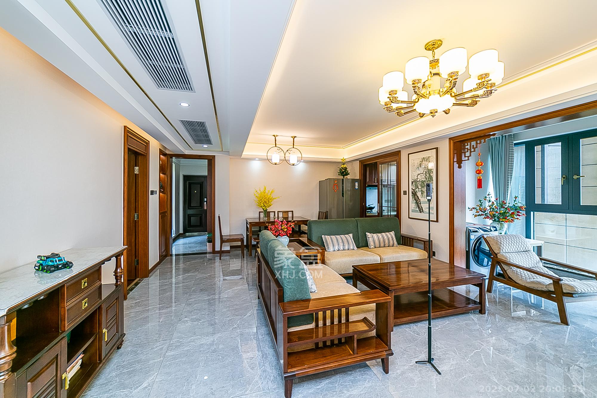 荣盛花语书苑 3室2厅2卫 138.0万 荣盛花语书苑 3室2厅2卫 138.0万客厅