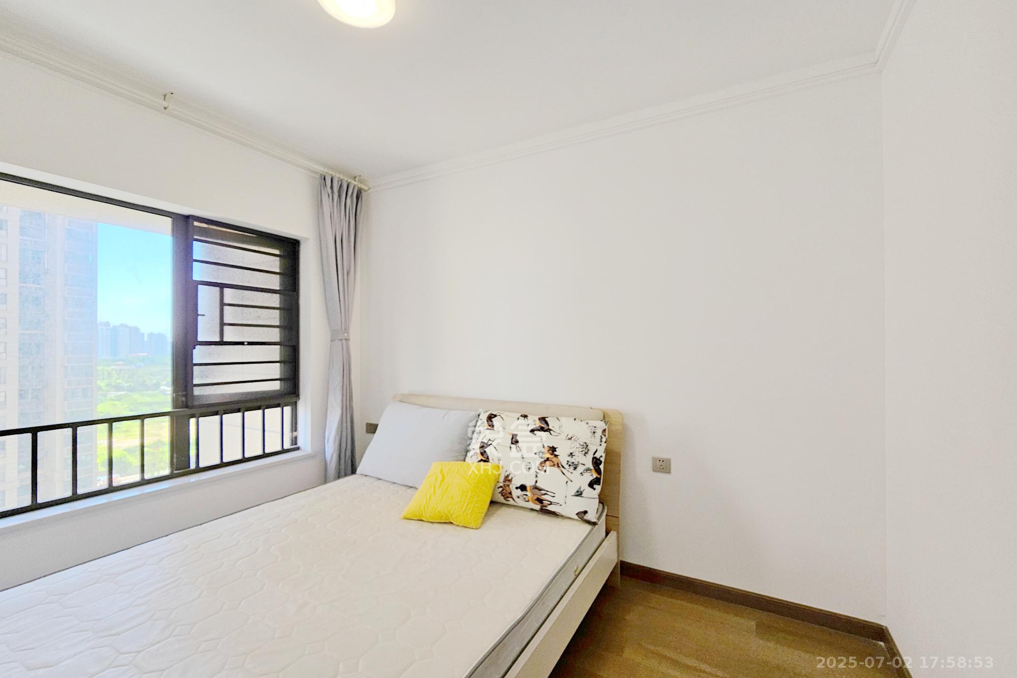 阳光城尚东湾青柠园 3室2厅2卫 108.0万 阳光城尚东湾青柠园 3室2厅2卫 108.0万卧室