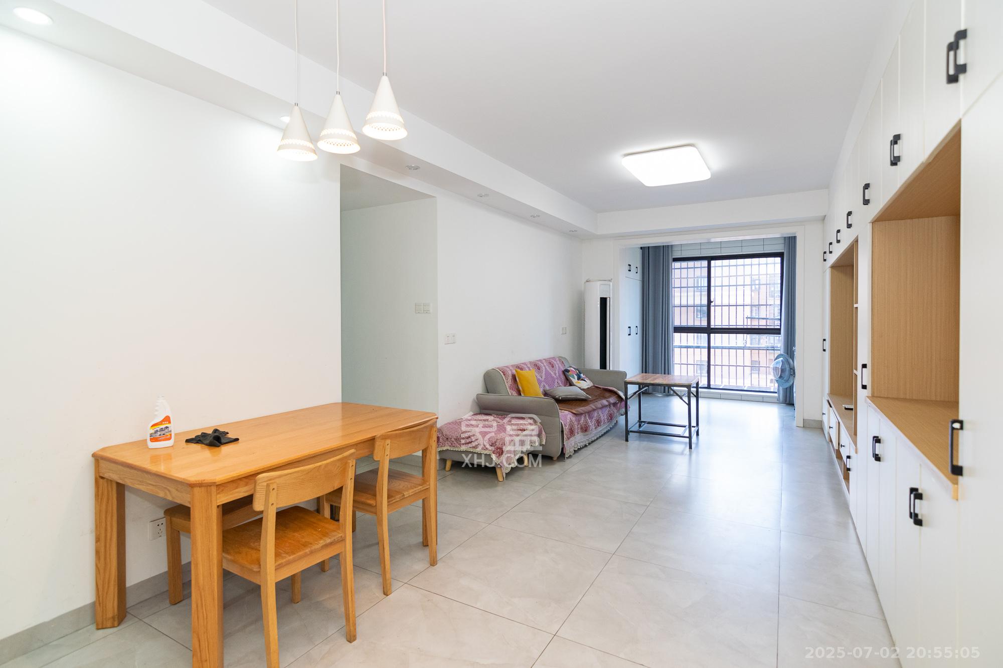 新城国际花都 3室2厅2卫 75.0万 新城国际花都 3室2厅2卫 75.0万客厅