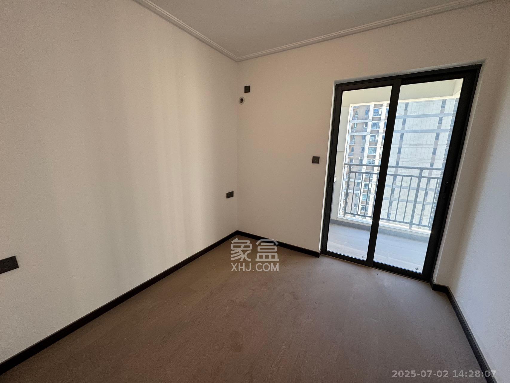 卓越中寰 4室2厅2卫 5500.0元/月 卓越中寰 4室2厅2卫 5500.0元/月室内图