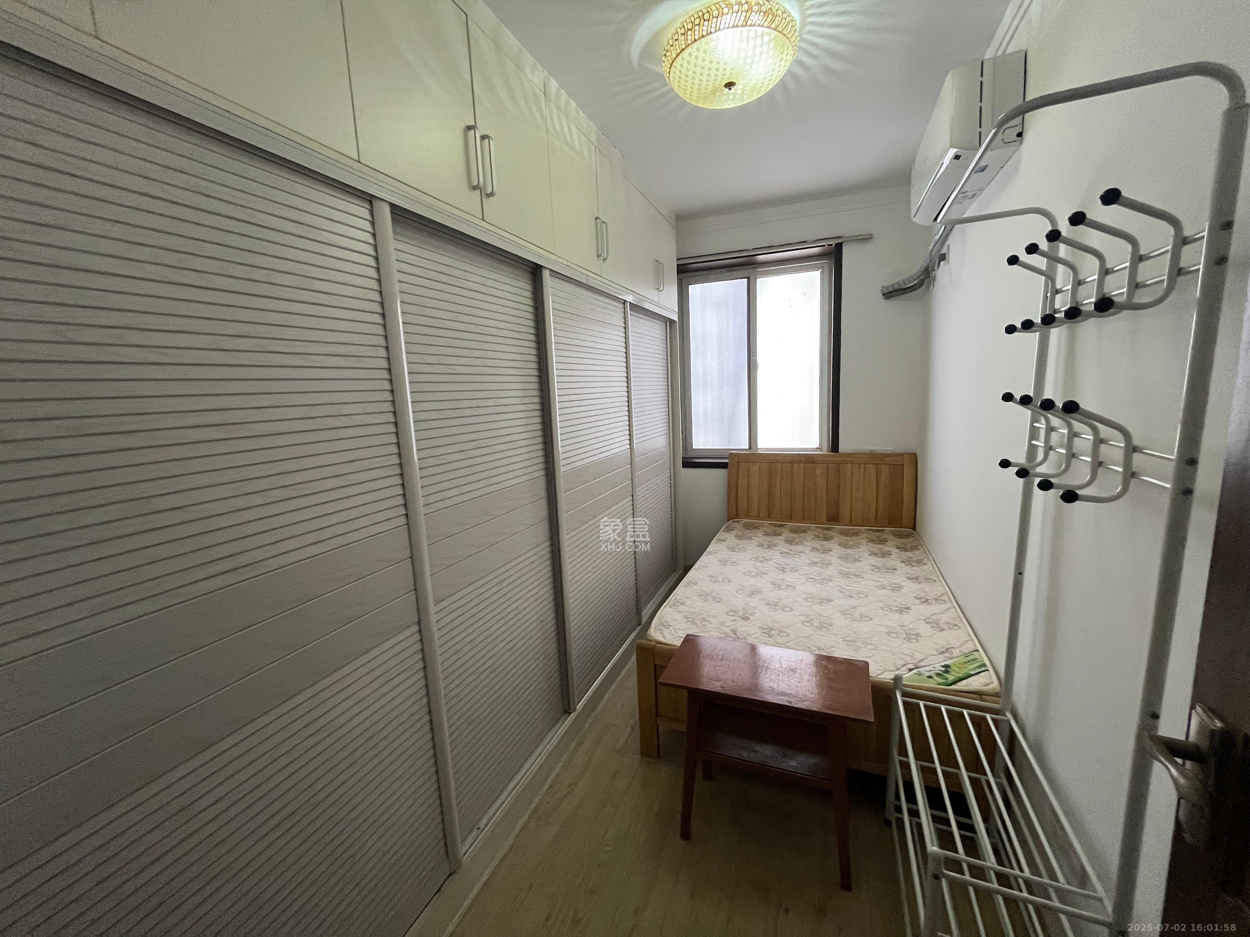 红旗社区  1室1厅1卫   2300.00元/月室内图
