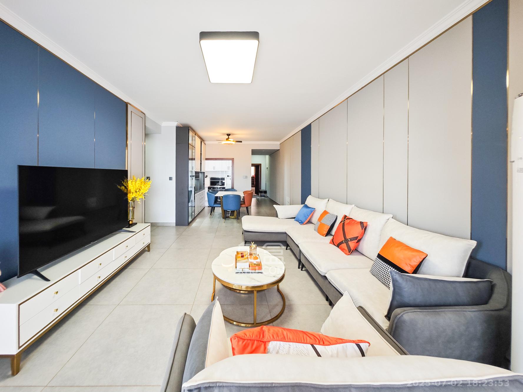 湘诚德峰小区A区 3室2厅2卫 110.0万 湘诚德峰小区A区 3室2厅2卫 110.0万客厅