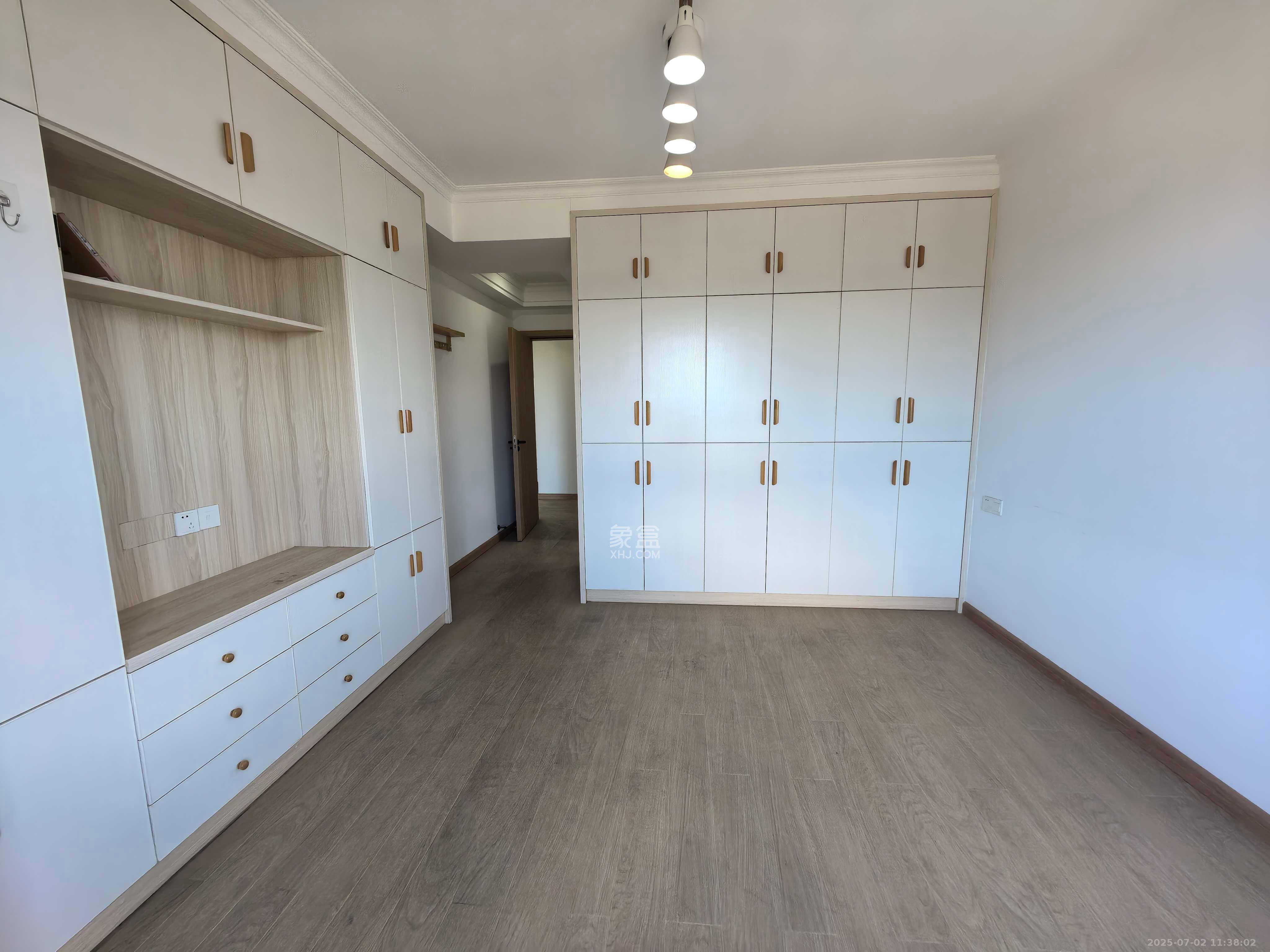 金地三千府(金地湖山樾、金地自在城) 4室2厅2卫 2000.0元/月 金地三千府(金地湖山樾、金地自在城) 4室2厅2卫 2000.0元/月室内图