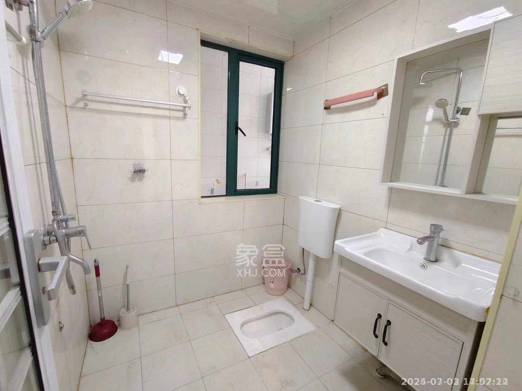 湖景名城  3室2厅1卫    1800.0元/月 湖景名城  3室2厅1卫    1800.0元/月室内图