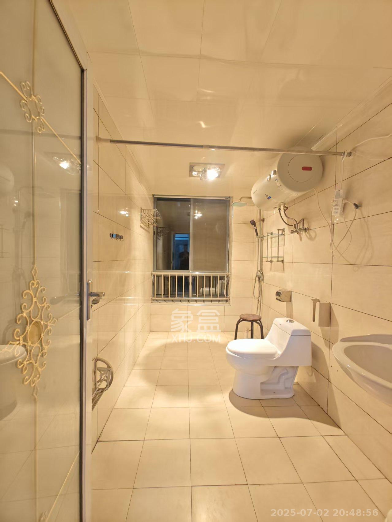 恒基凯旋门一二期 3室2厅2卫 2500.0元/月 恒基凯旋门一二期 3室2厅2卫 2500.0元/月室内图