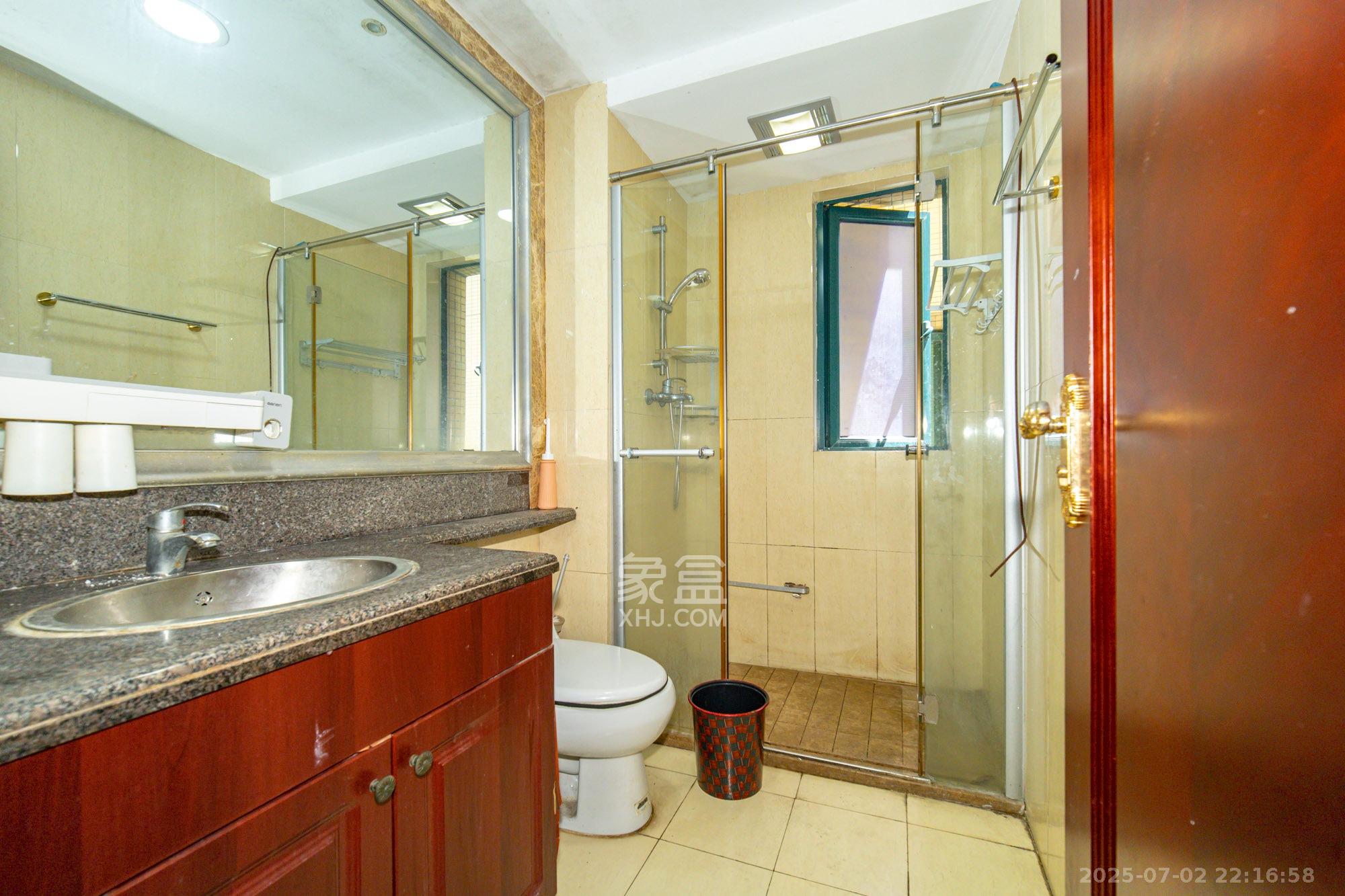 恒大翡翠华庭 2室2厅1卫 58.0万 恒大翡翠华庭 2室2厅1卫 58.0万卫生间