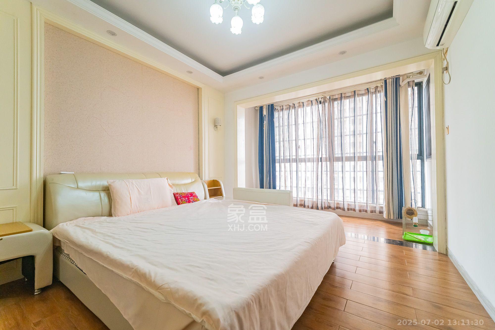 深业睿城 3室2厅2卫 2400.0元/月 深业睿城 3室2厅2卫 2400.0元/月室内图