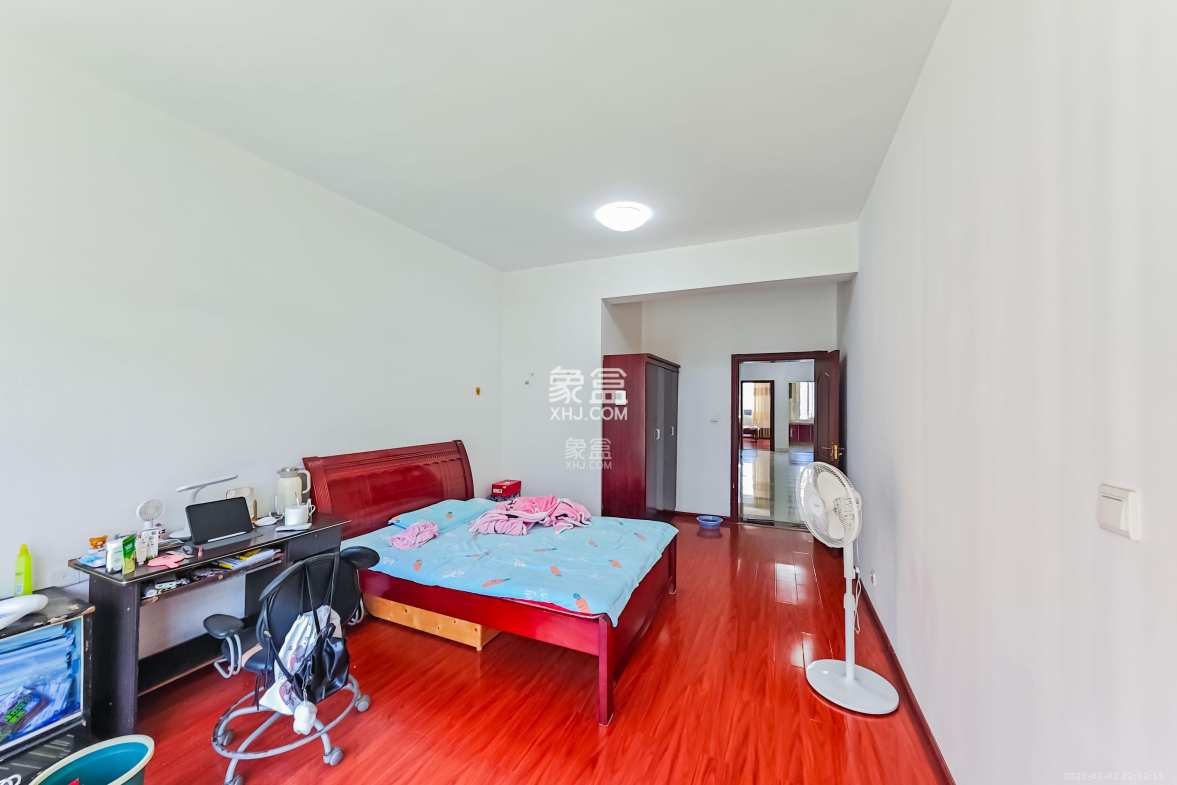 旺盛佳园 3室2厅2卫 58.0万 旺盛佳园 3室2厅2卫 58.0万卧室