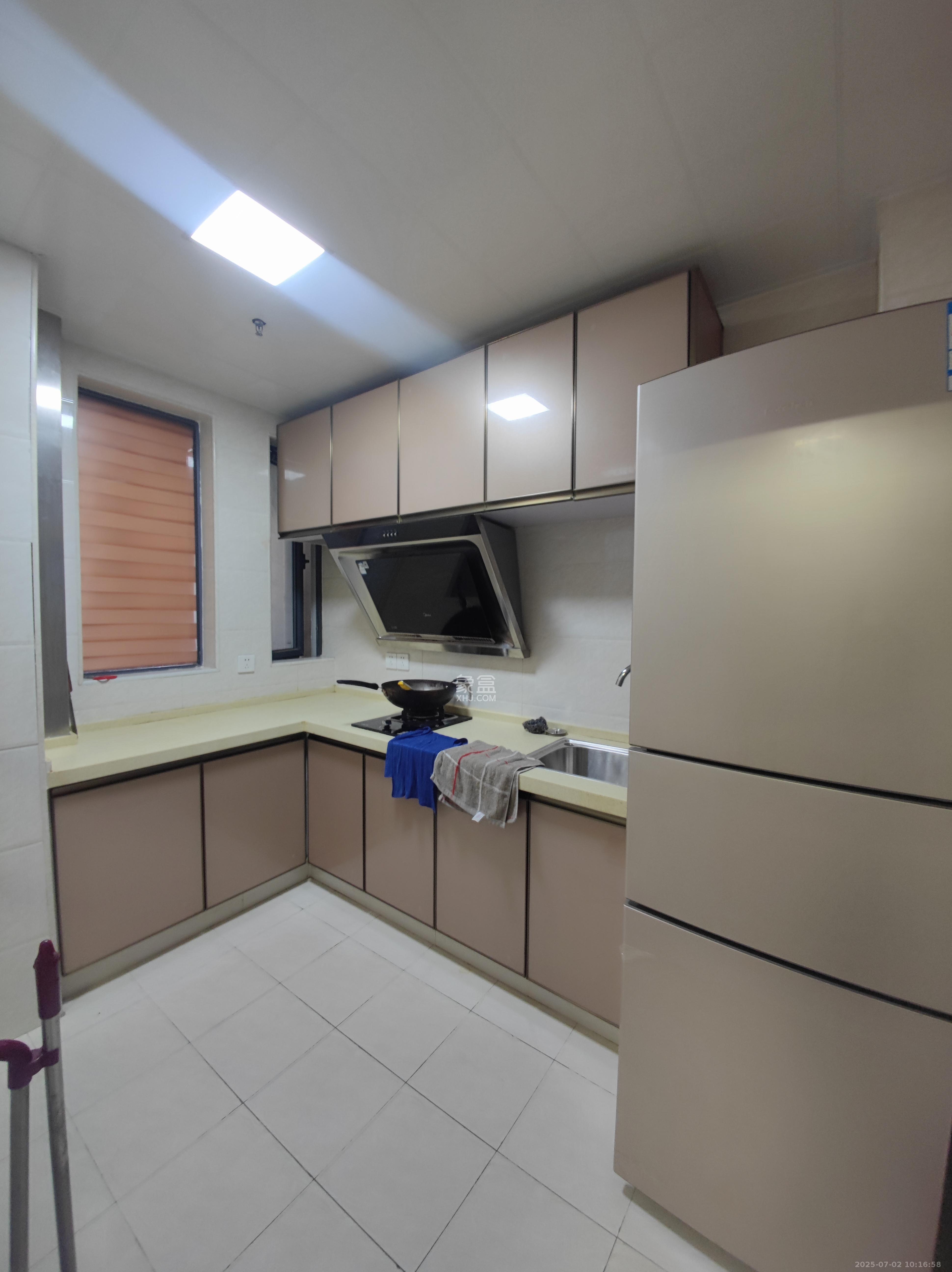 欧亚达国际广场  2室1厅1卫    2000.0元/月 欧亚达国际广场  2室1厅1卫    2000.0元/月室内图