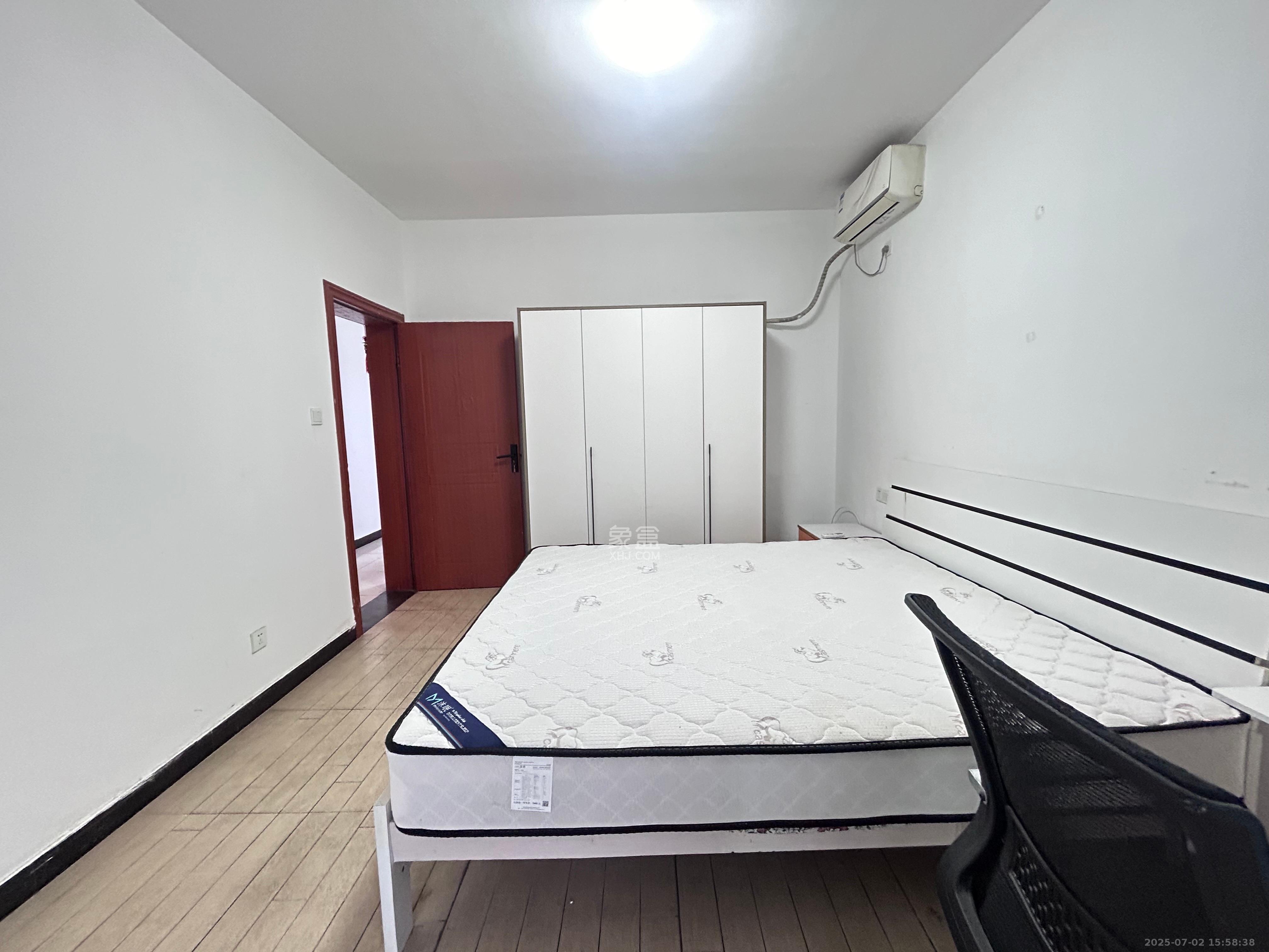 茶山馨苑  1室2厅1卫   2300.00元/月室内图