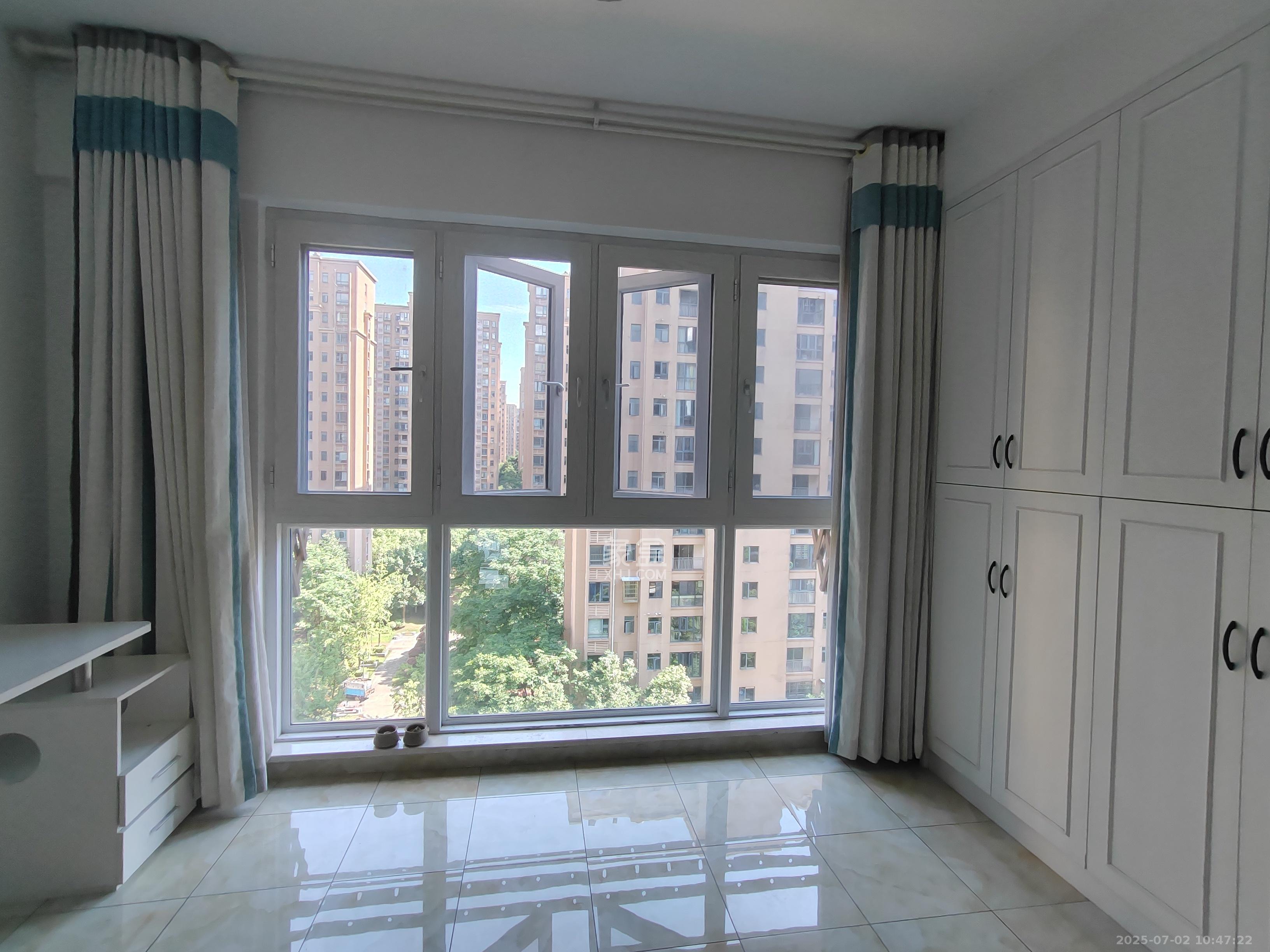 和美星城 3室2厅2卫 2500.0元/月 和美星城 3室2厅2卫 2500.0元/月室内图