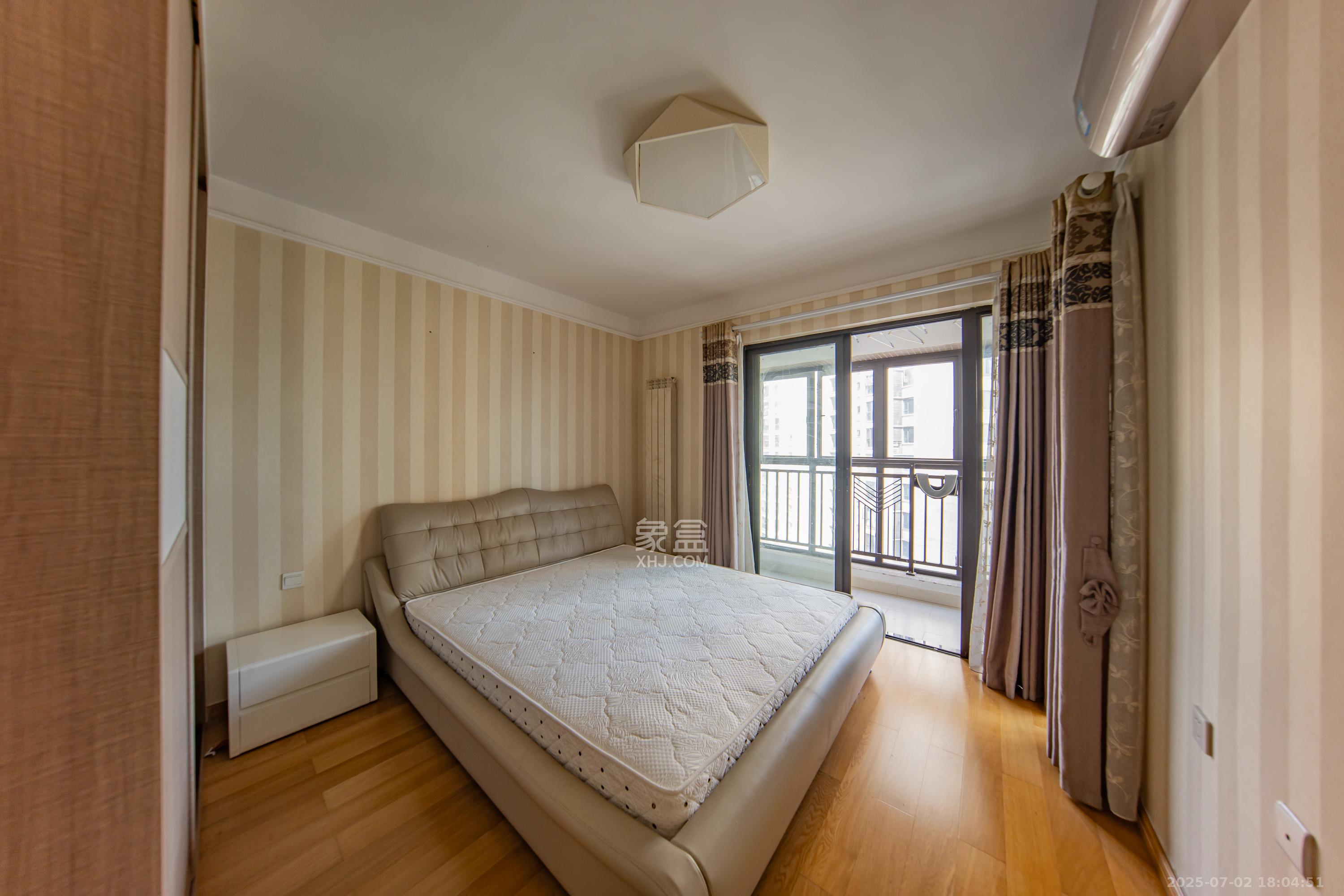 中海国际三期  3室2厅1卫    69.8万 中海国际三期  3室2厅1卫    69.8万卧室