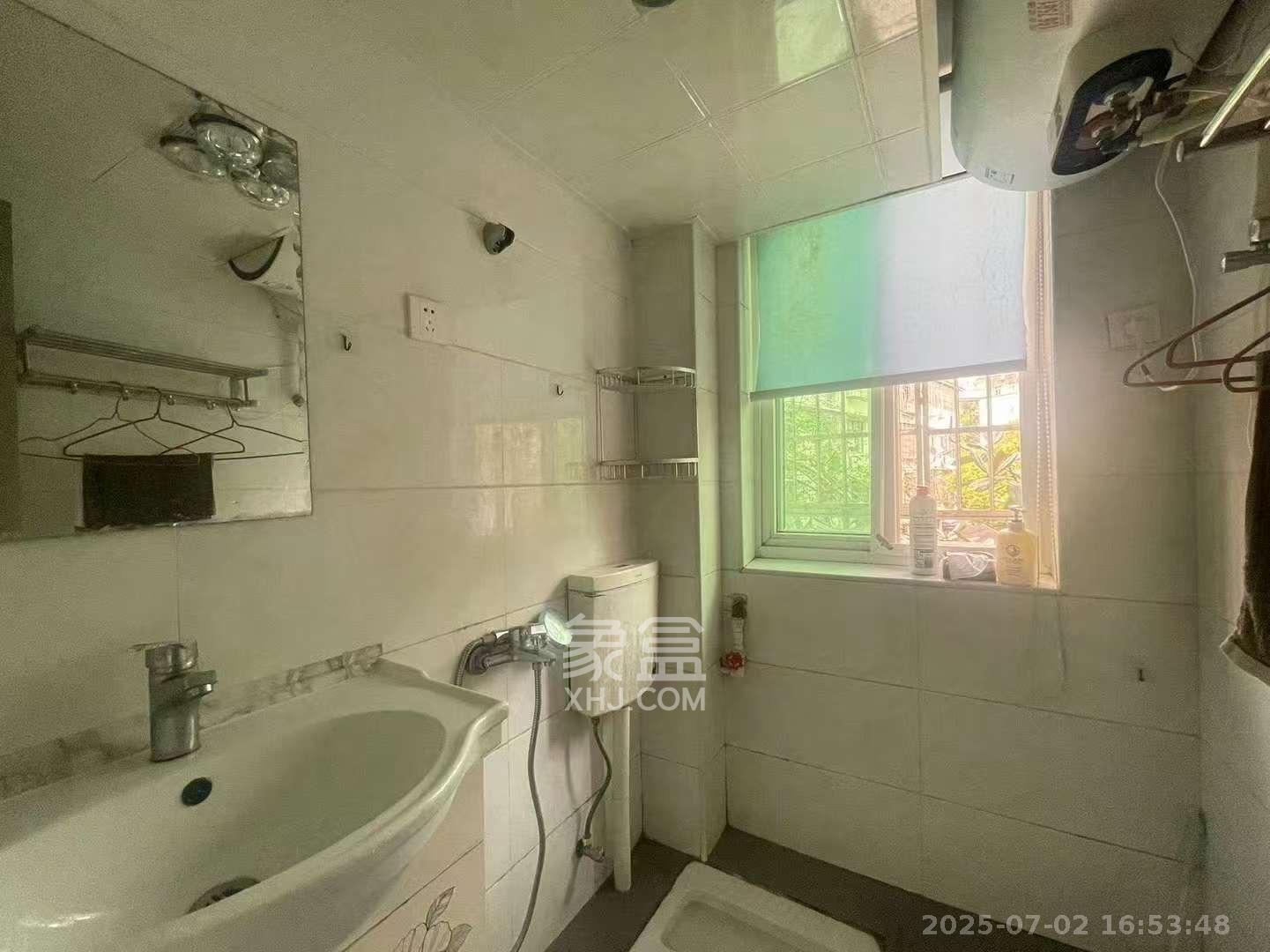 江南公寓  3室2厅2卫   1900.00元/月室内图
