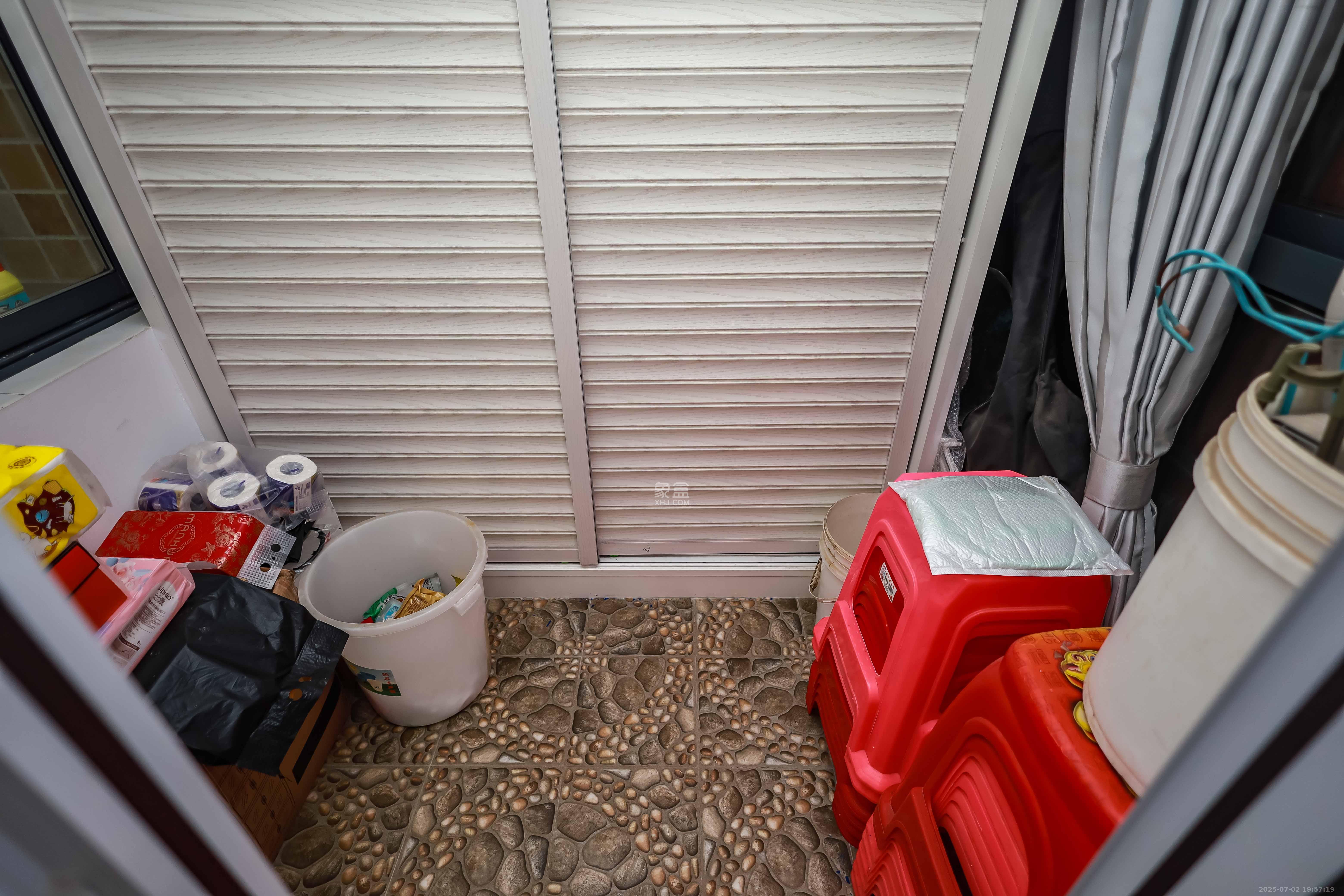 天麓尚层 3室2厅2卫 82.0万 天麓尚层 3室2厅2卫 82.0万阳台