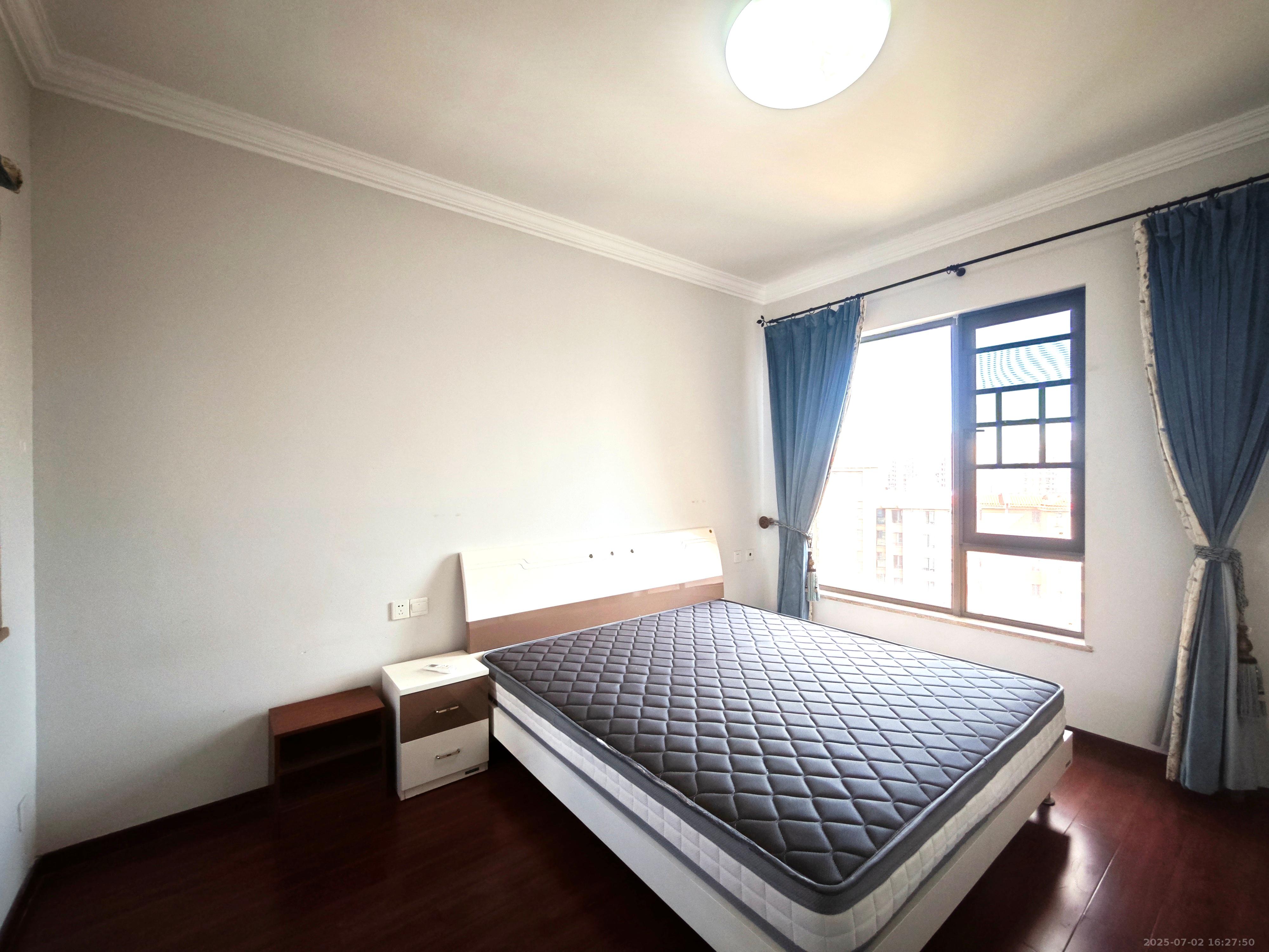 珠江郦城公园1号  4室2厅2卫    3000.0元/月 珠江郦城公园1号  4室2厅2卫    3000.0元/月室内图