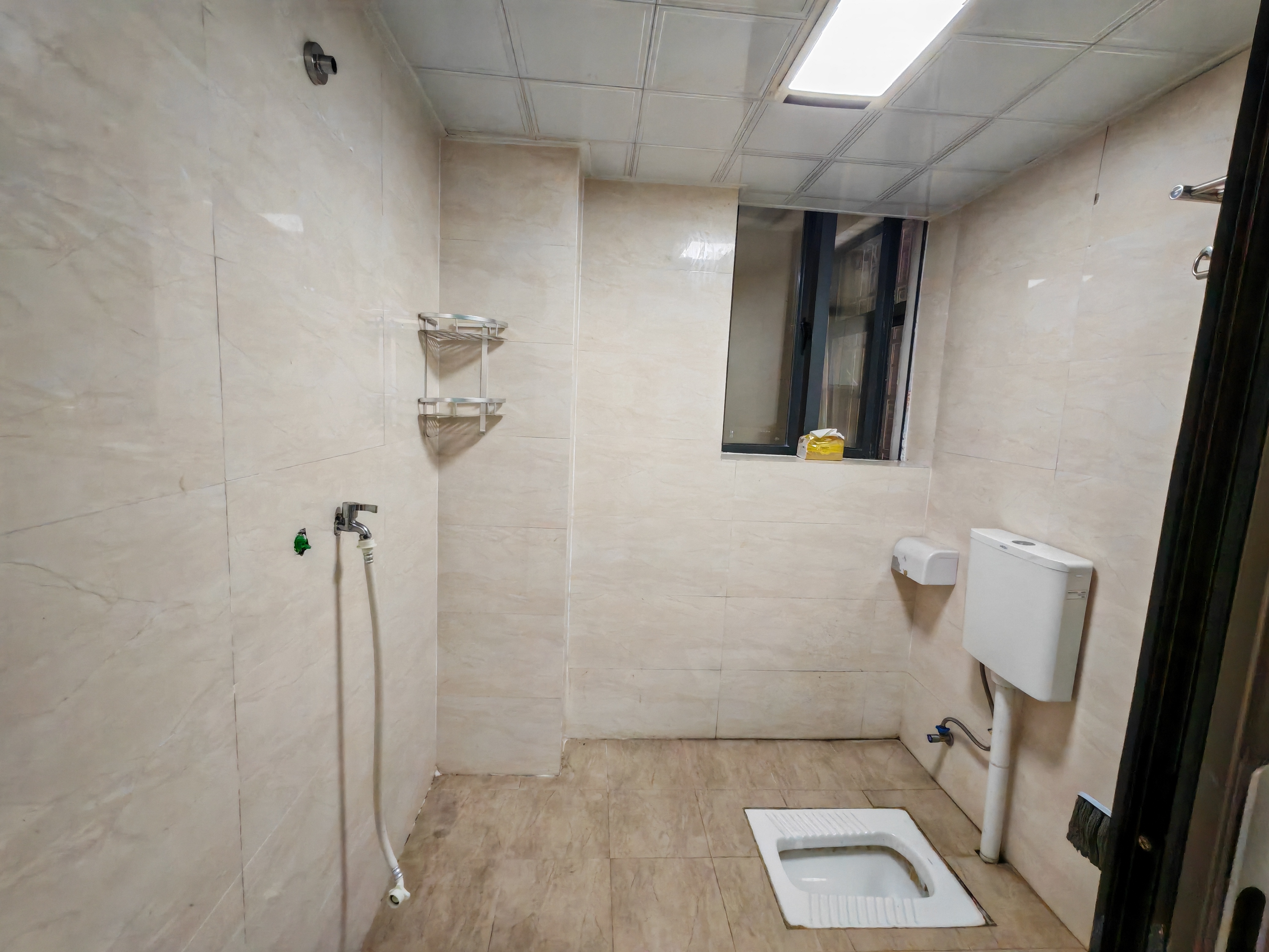 南门口安置小区一期 3室2厅1卫 2100.0元/月 南门口安置小区一期 3室2厅1卫 2100.0元/月室内图