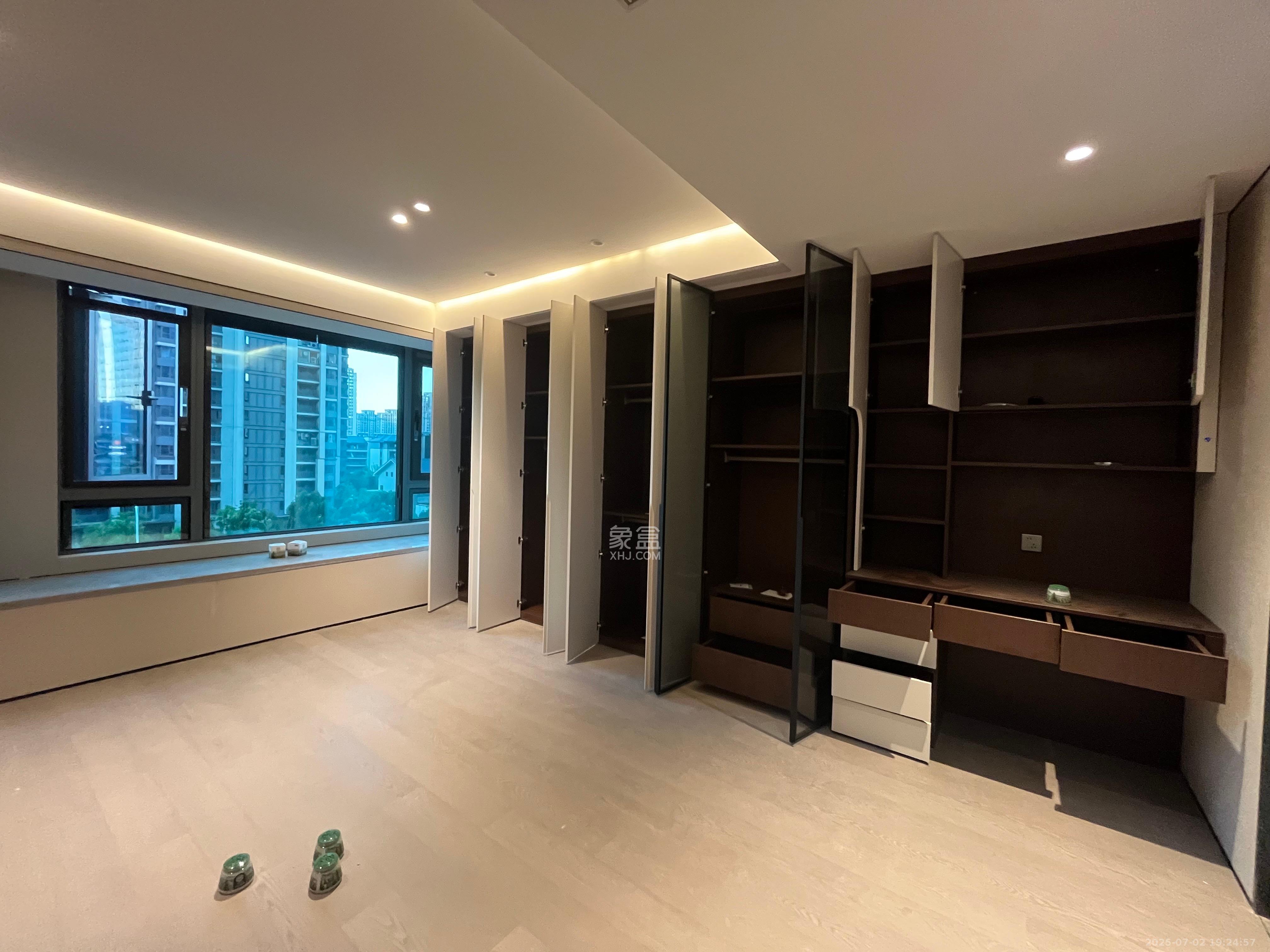 招商蛇口滨江境  4室2厅2卫   15000.00元/月室内图