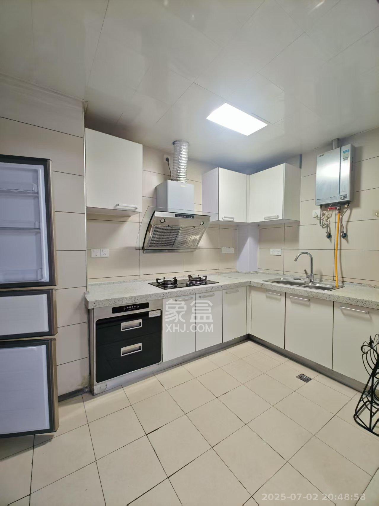 恒基凯旋门一二期 3室2厅2卫 2500.0元/月 恒基凯旋门一二期 3室2厅2卫 2500.0元/月室内图