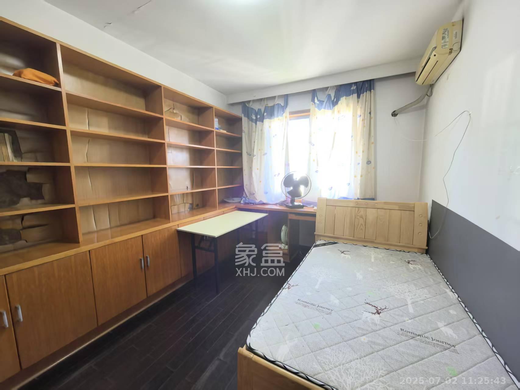 三湘小区  4室2厅2卫   1600.00元/月室内图