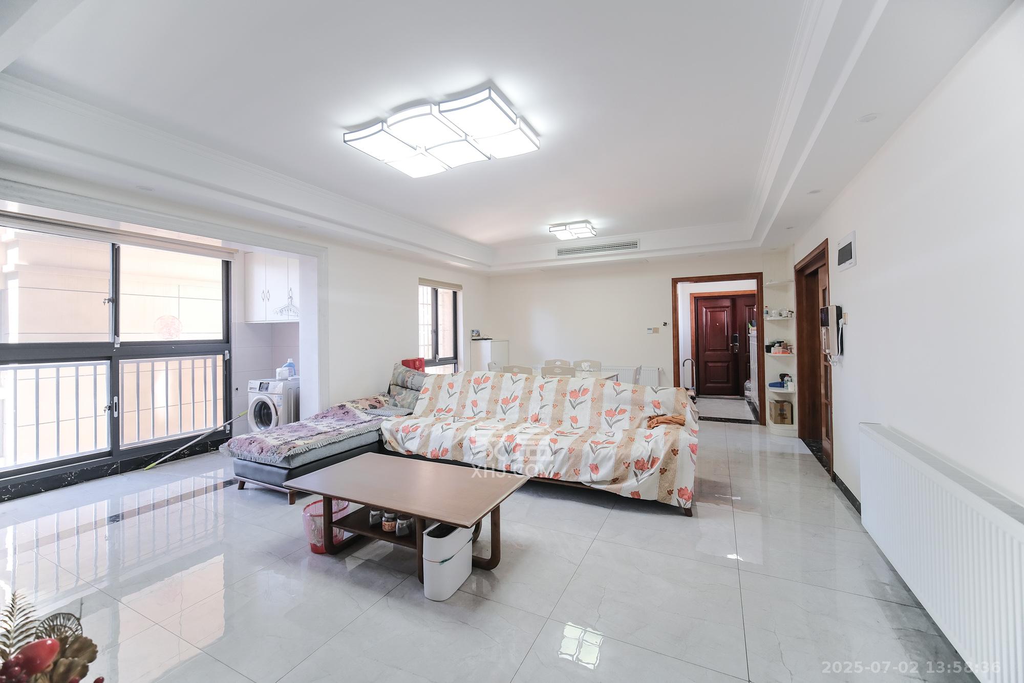 荣盛花语城  3室2厅2卫    100.0万 荣盛花语城  3室2厅2卫    100.0万客厅