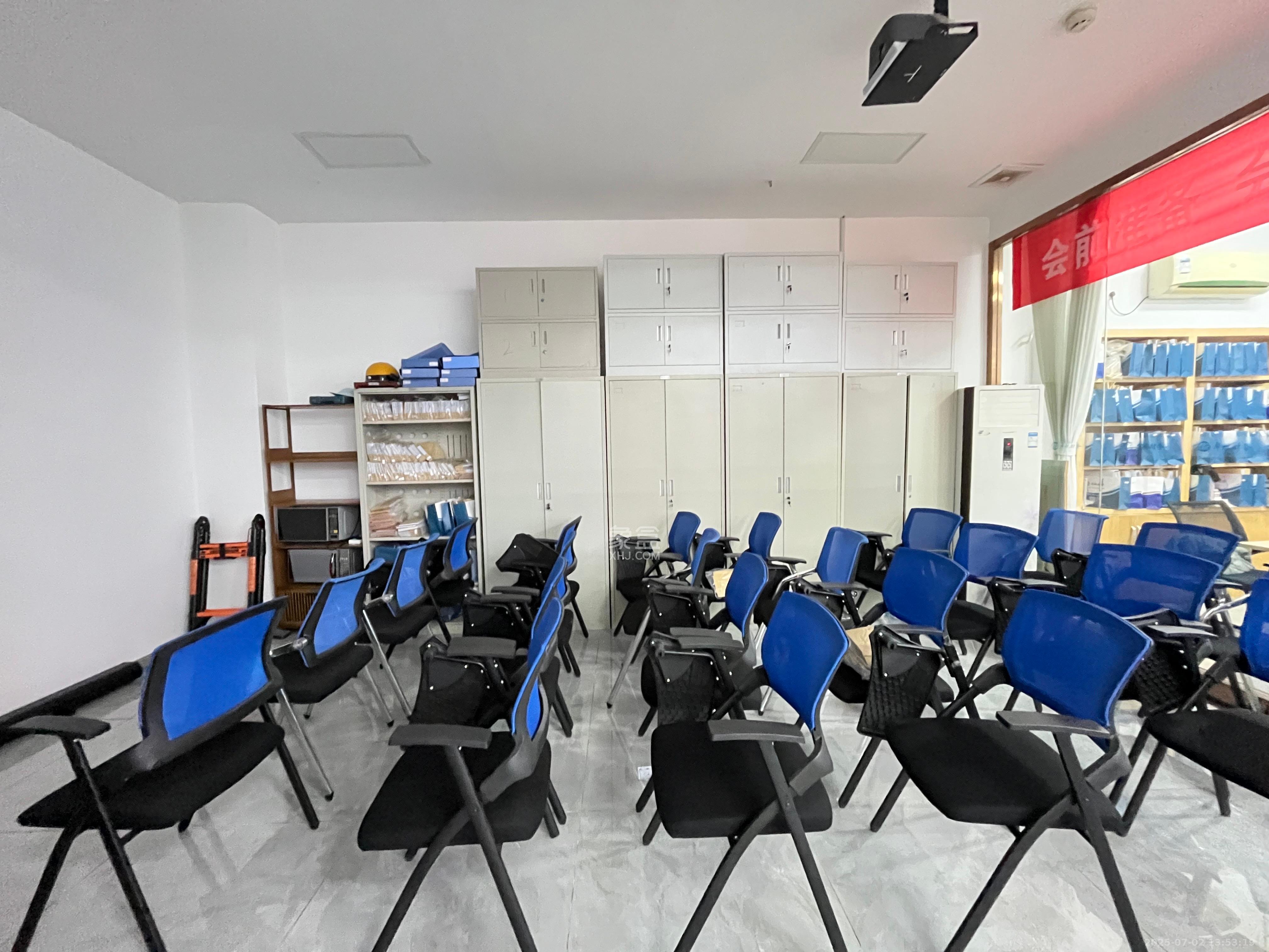 浏阳河畔家园  4室2厅2卫    6500.0元/月 浏阳河畔家园  4室2厅2卫    6500.0元/月室内图