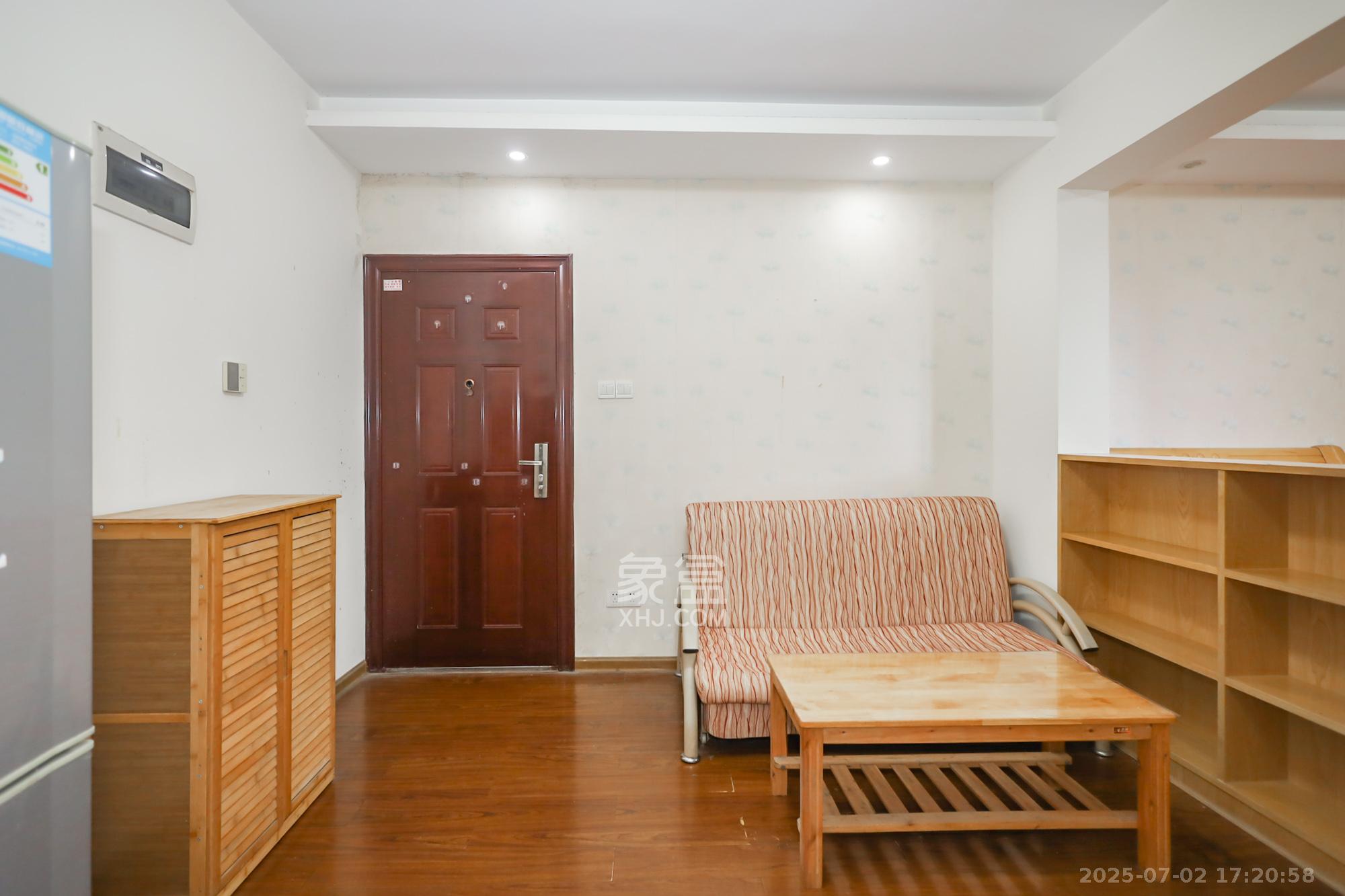 麓江春 1室1厅1卫 33.0万 麓江春 1室1厅1卫 33.0万客厅