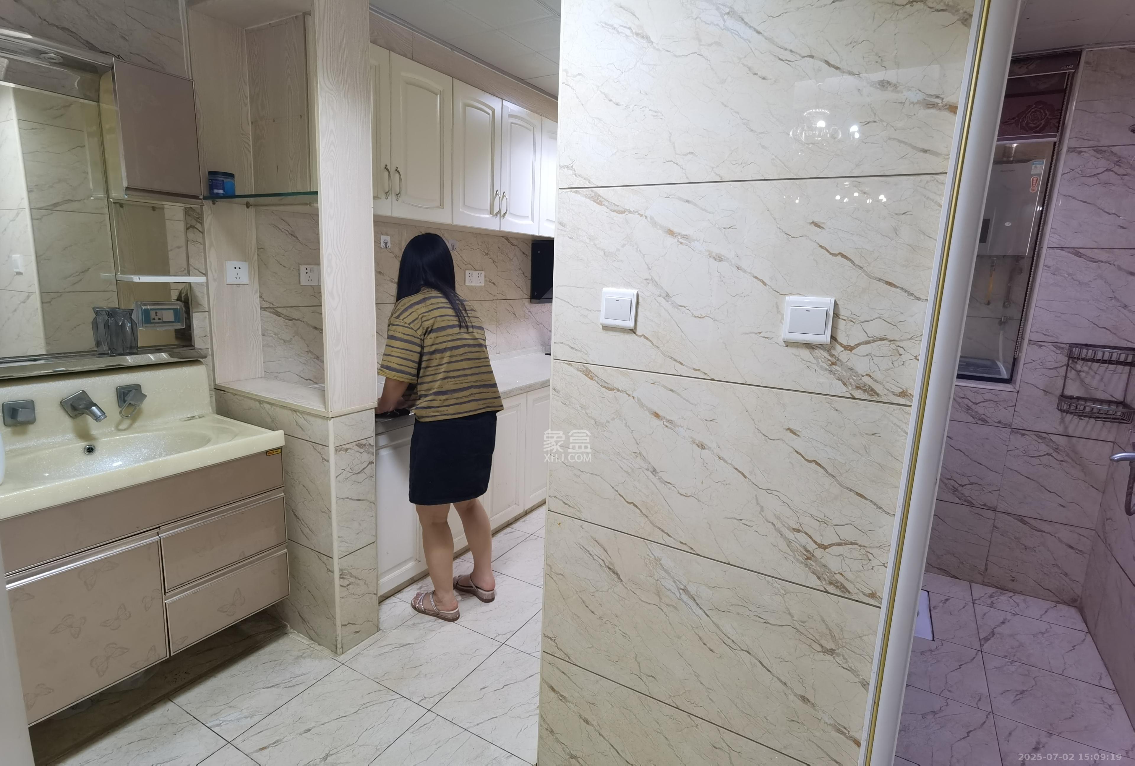 三一街区  2室2厅1卫   1800.00元/月室内图