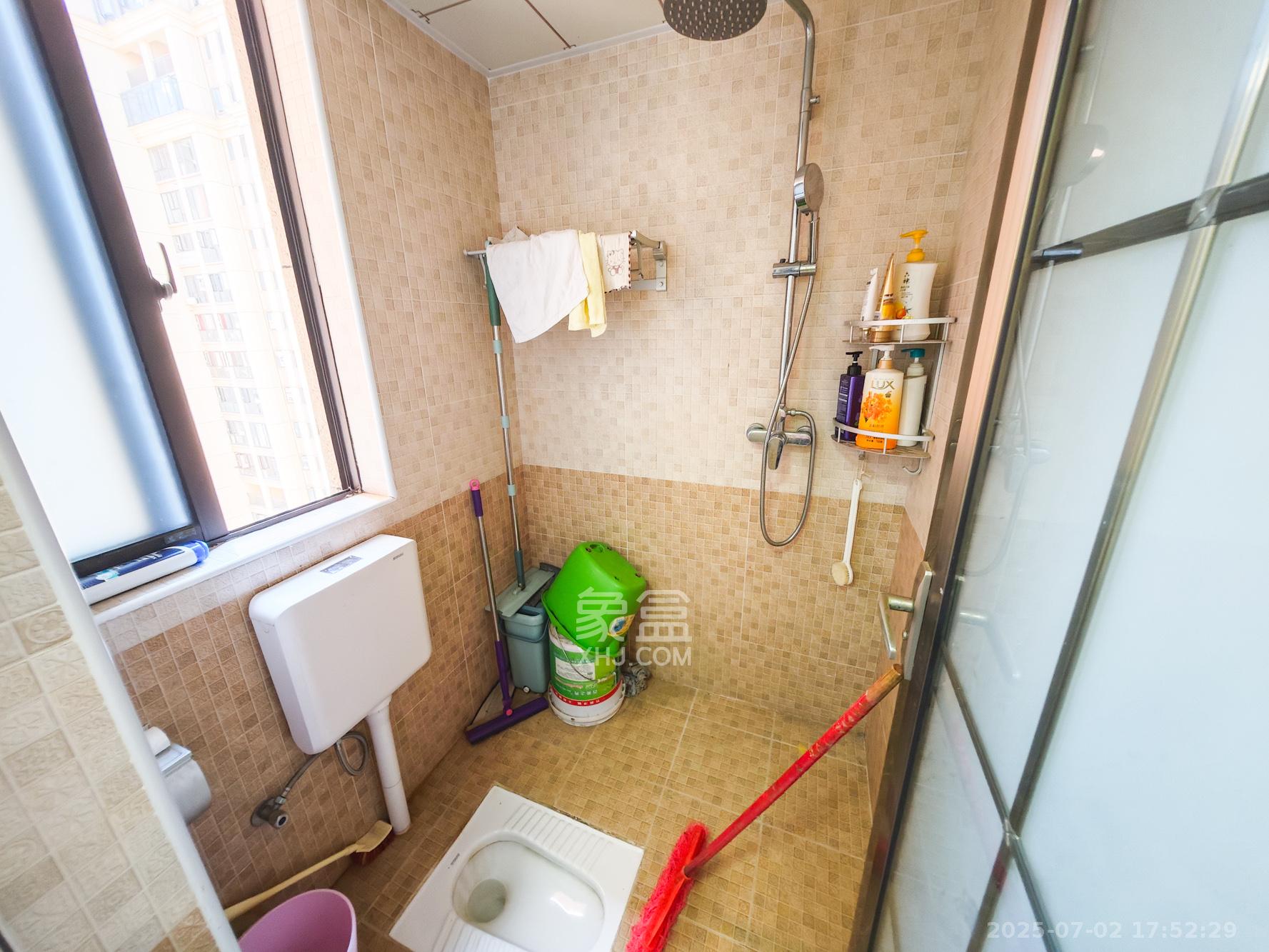 绿地海外滩一期 3室2厅1卫 58.0万 绿地海外滩一期 3室2厅1卫 58.0万卫生间