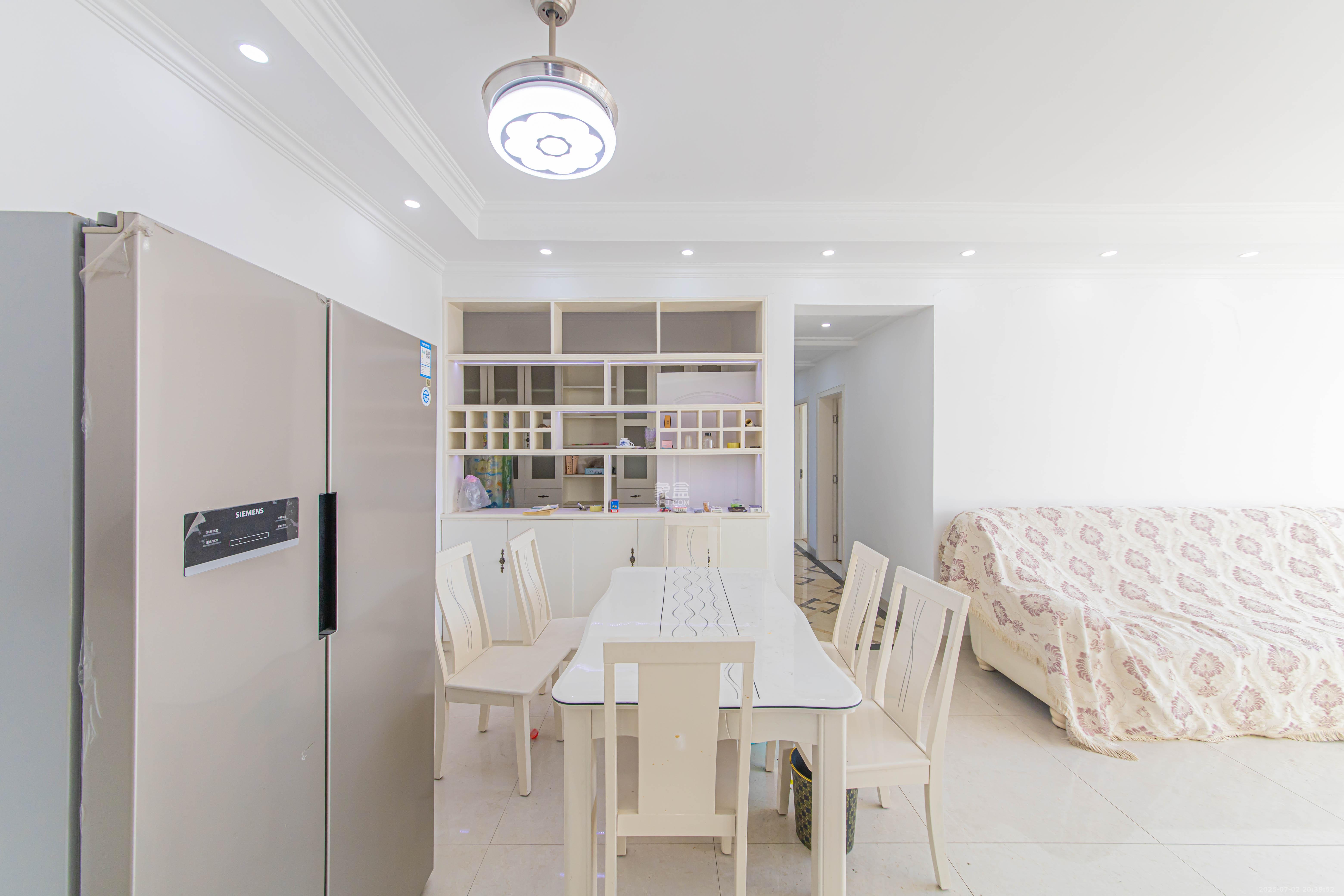 夏威夷碧水春城(碧桂园城市花园) 4室2厅1卫 82.8万 夏威夷碧水春城(碧桂园城市花园) 4室2厅1卫 82.8万客厅