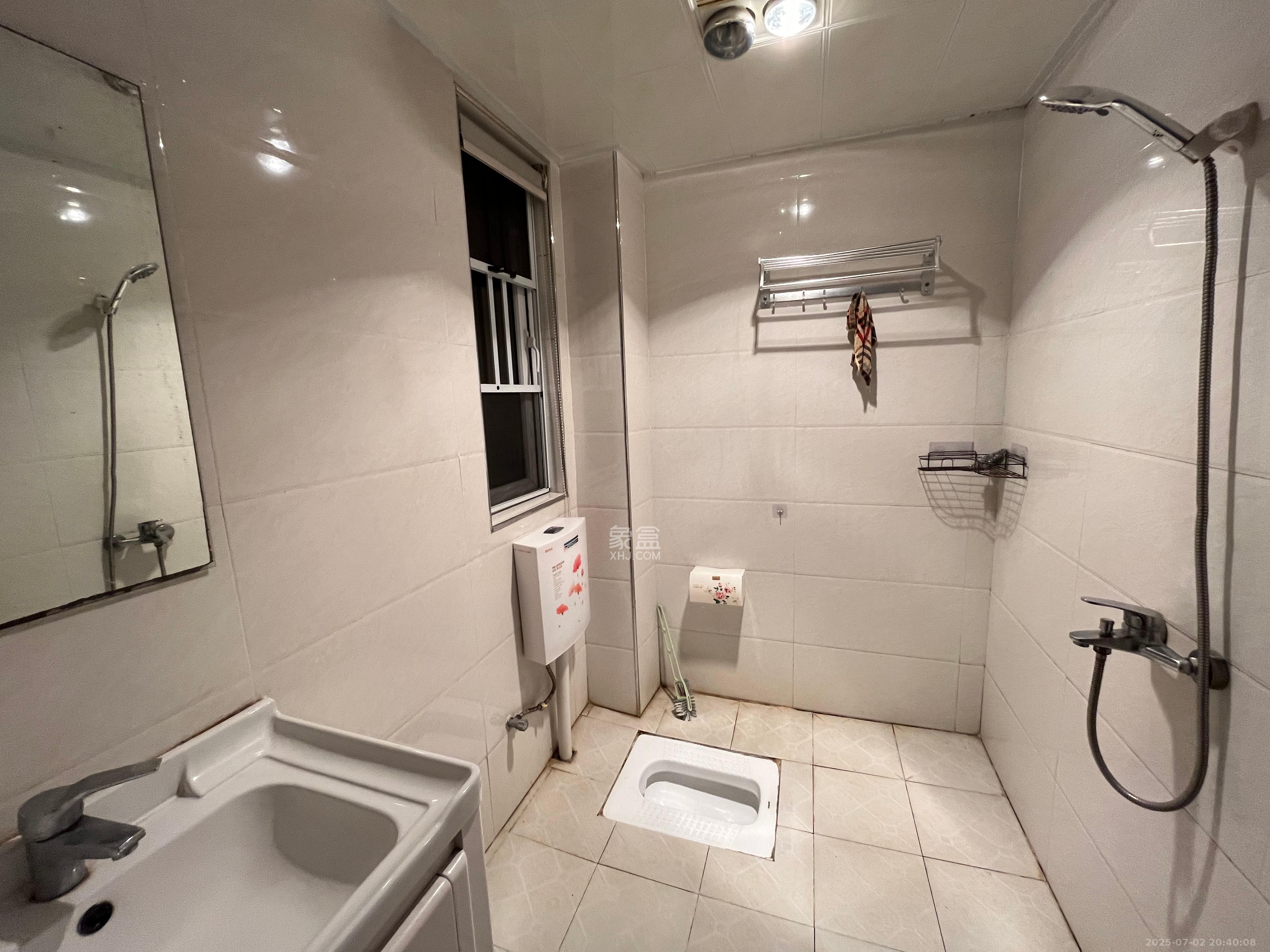 荣盛花语城 4室2厅2卫 2000.0元/月 荣盛花语城 4室2厅2卫 2000.0元/月室内图