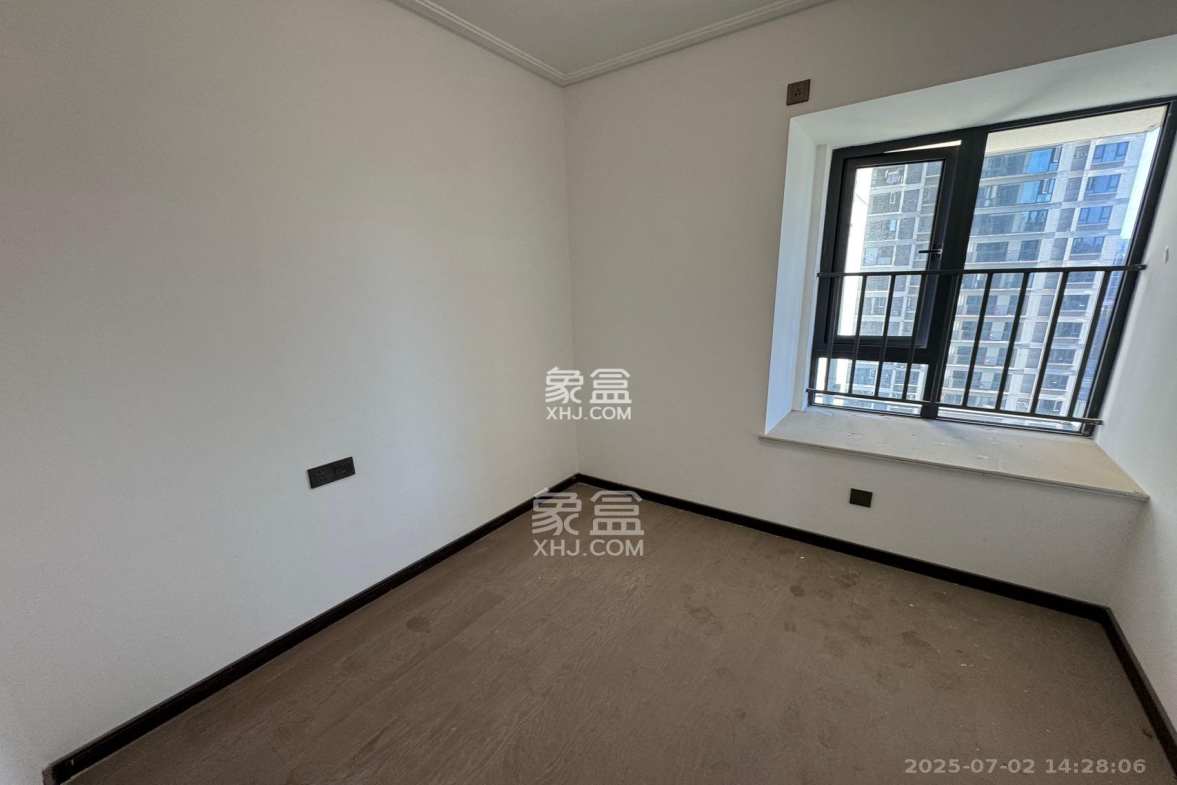 卓越中寰 4室2厅2卫 5500.0元/月 卓越中寰 4室2厅2卫 5500.0元/月室内图