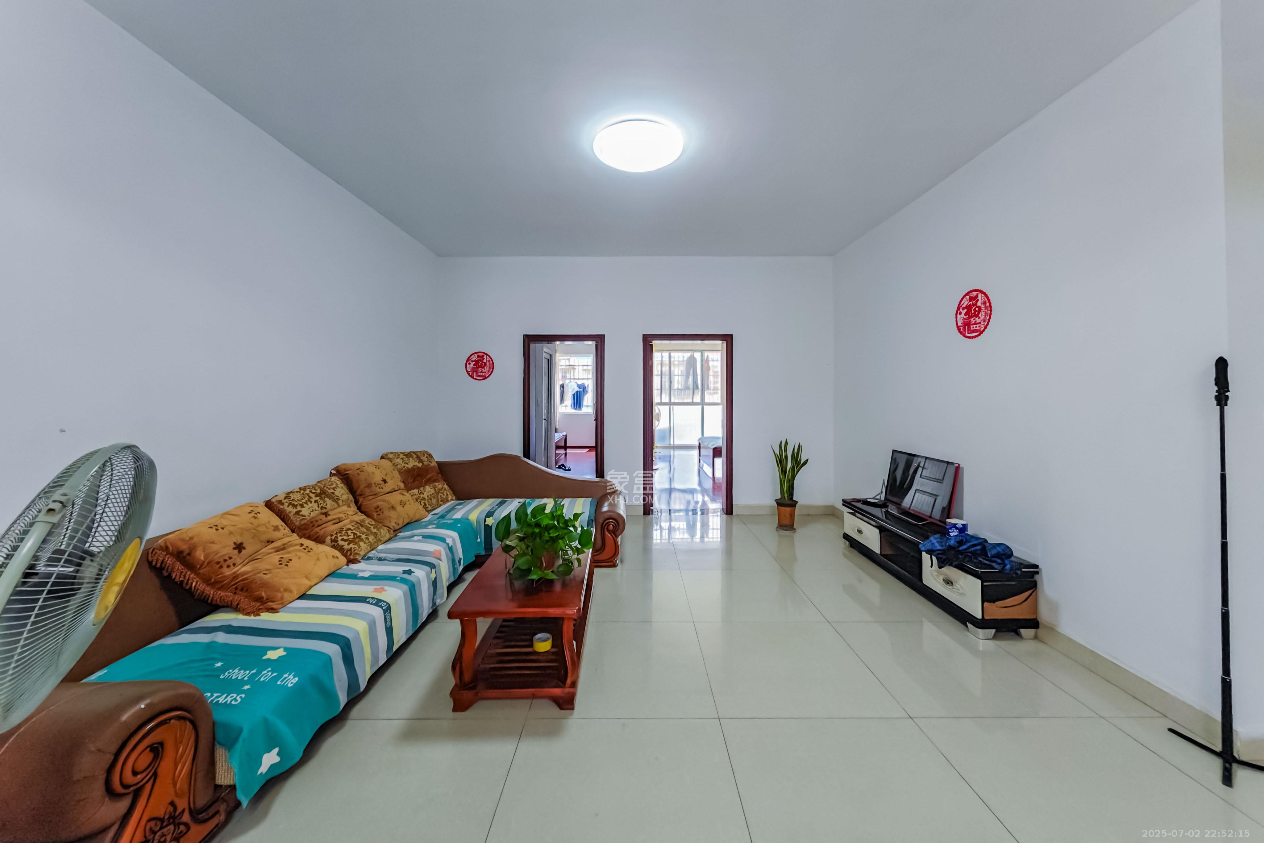 旺盛佳园 3室2厅2卫 58.0万 旺盛佳园 3室2厅2卫 58.0万客厅