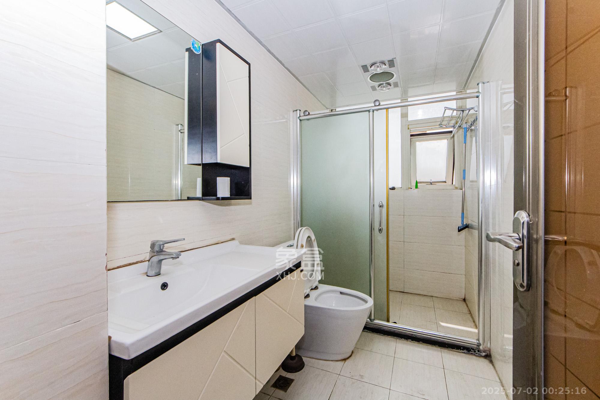 北辰三角洲E5区  3室2厅2卫    180.0万 北辰三角洲E5区  3室2厅2卫    180.0万卫生间