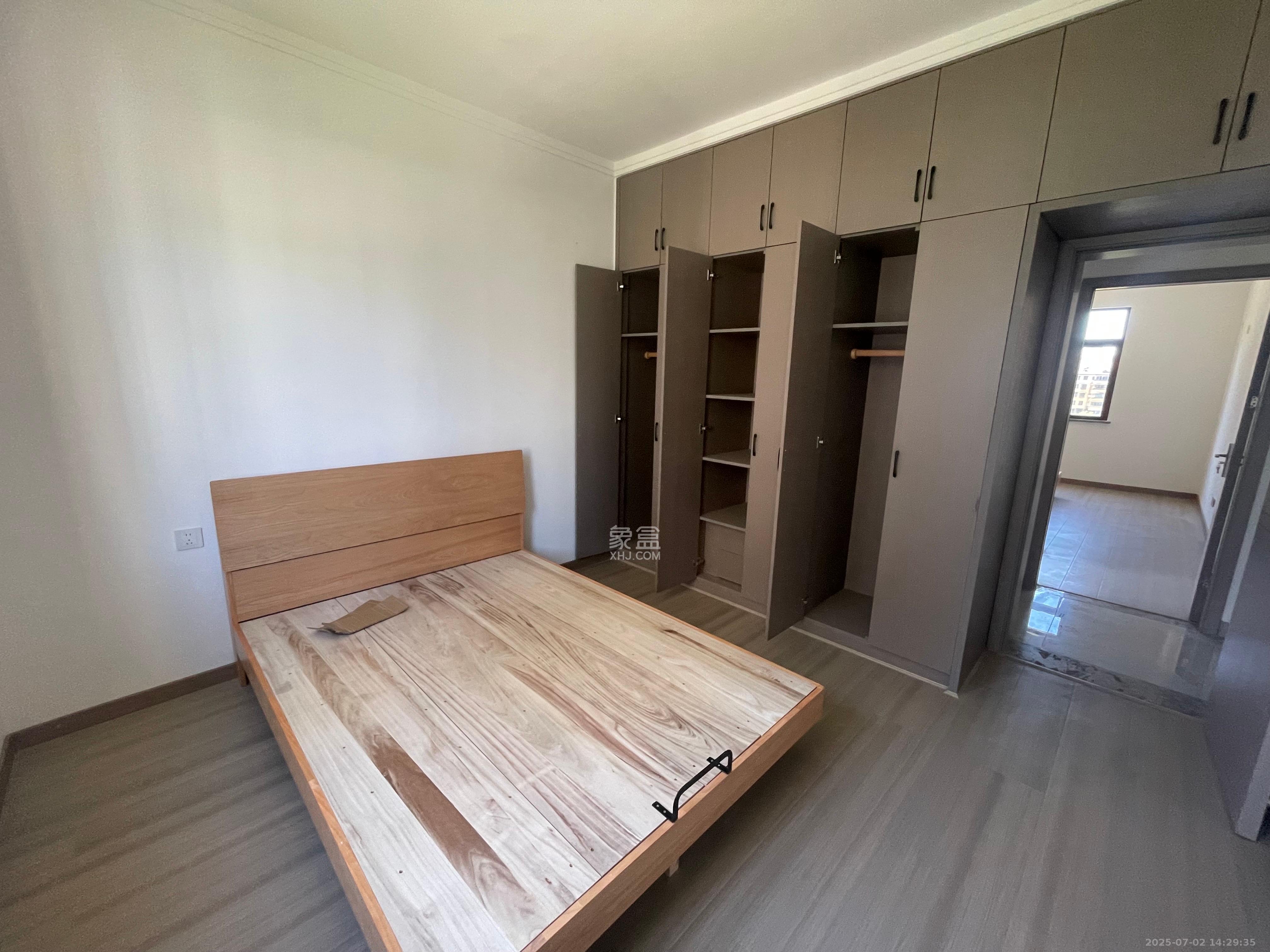 阳光丽城二期  4室2厅2卫   4000.00元/月室内图
