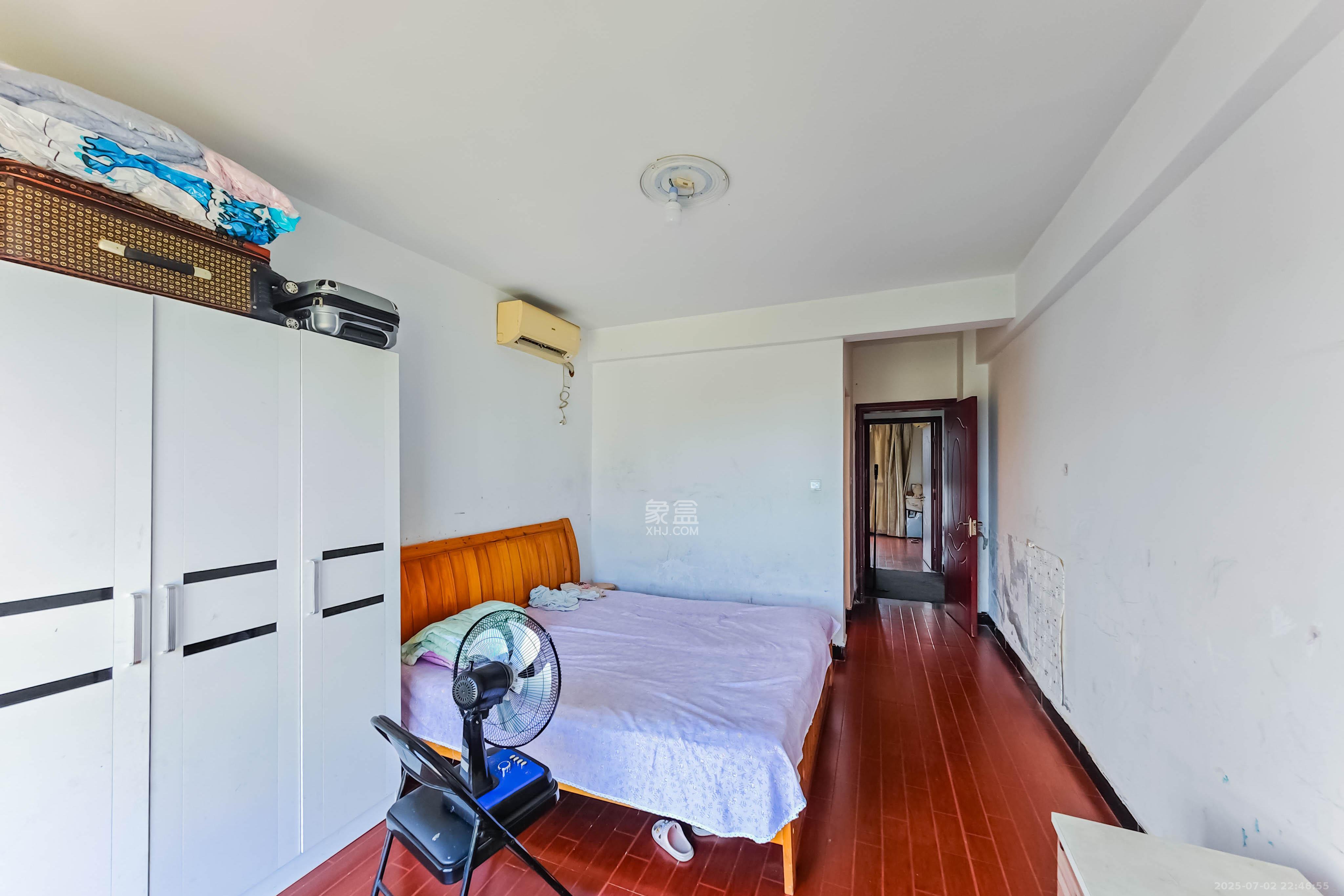 优山美地  4室2厅2卫    95.0万卧室