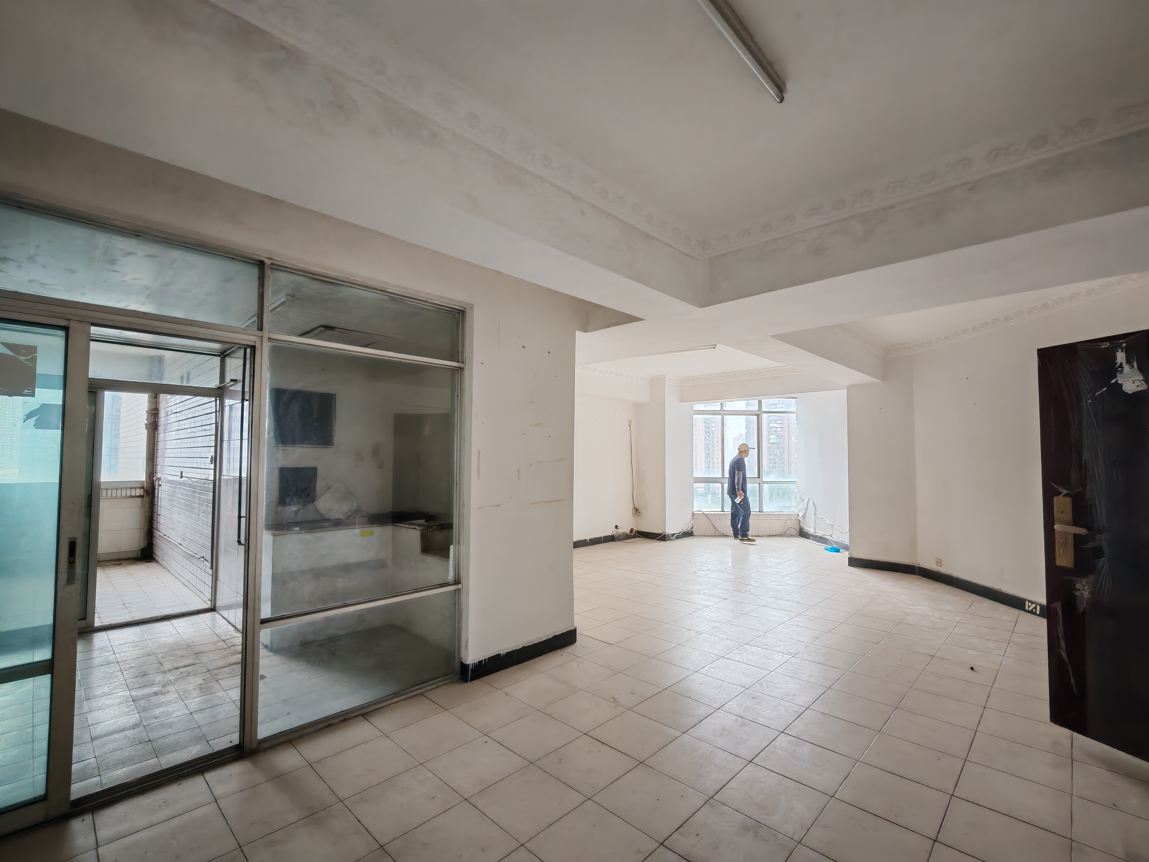 世贸中心  3室2厅2卫    130.0万 世贸中心  3室2厅2卫    130.0万客厅