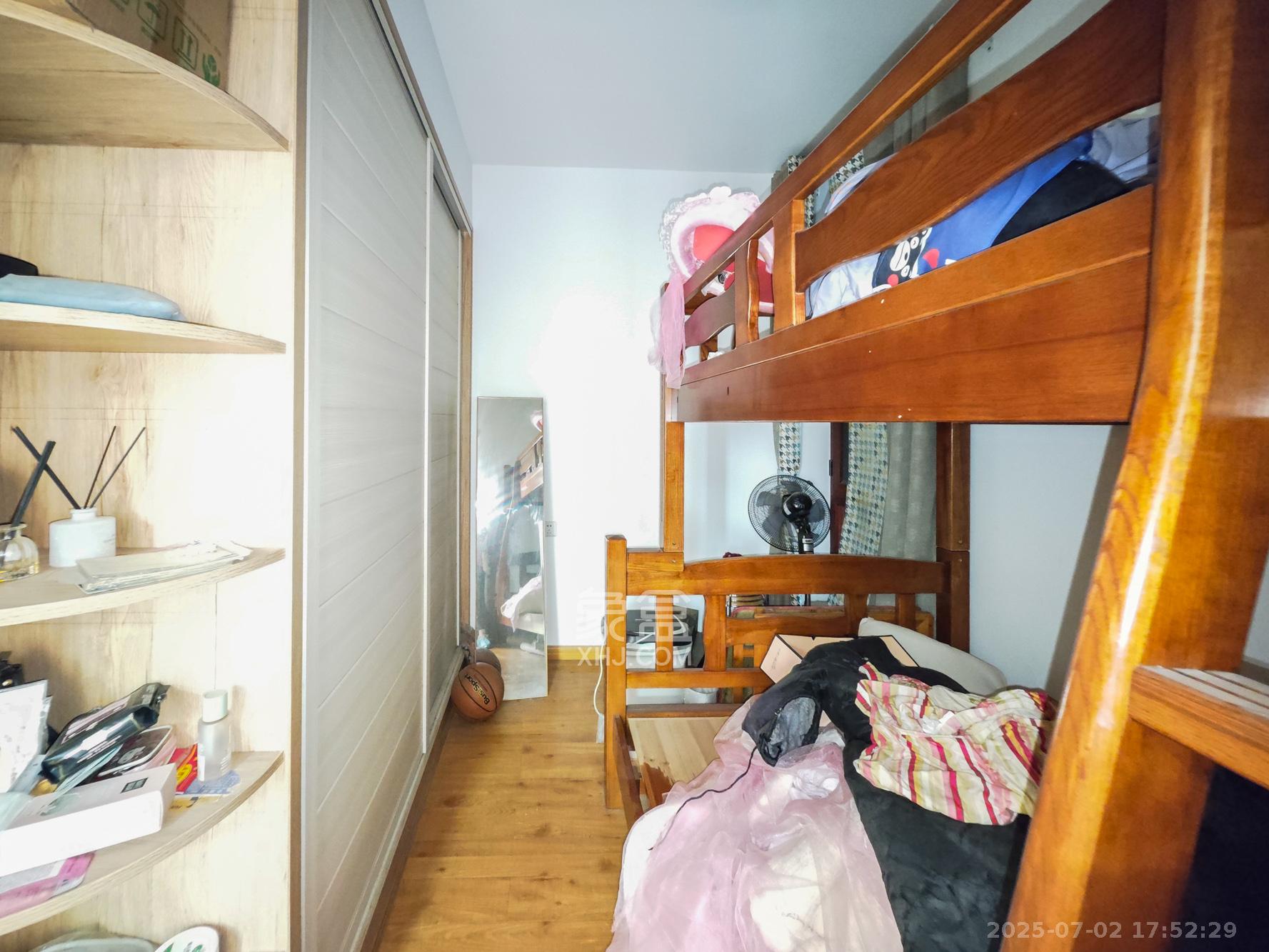 绿地海外滩一期 3室2厅1卫 58.0万 绿地海外滩一期 3室2厅1卫 58.0万卧室