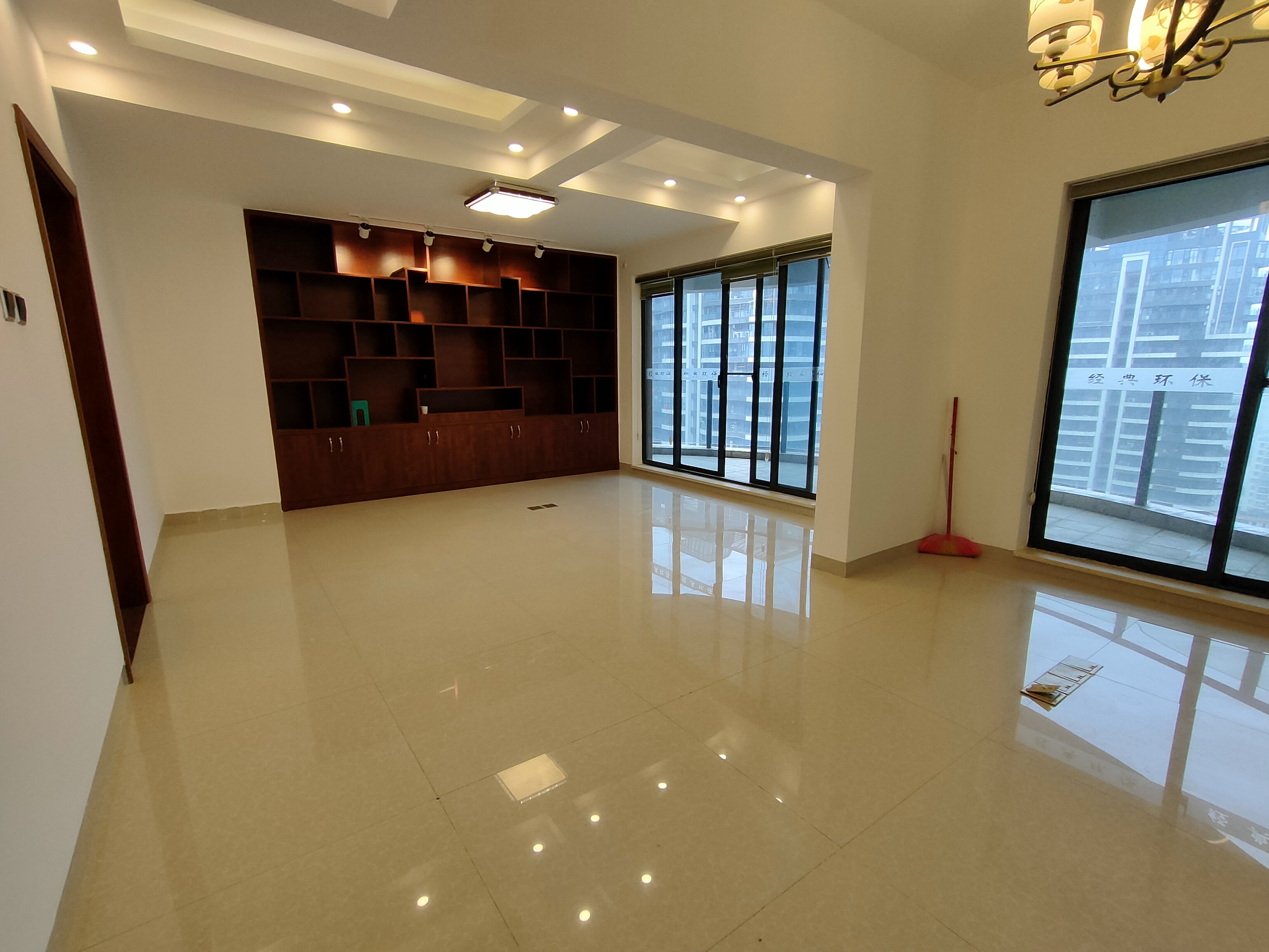 滨海幸福里 4室2厅2卫 4500.0元/月 滨海幸福里 4室2厅2卫 4500.0元/月室内图