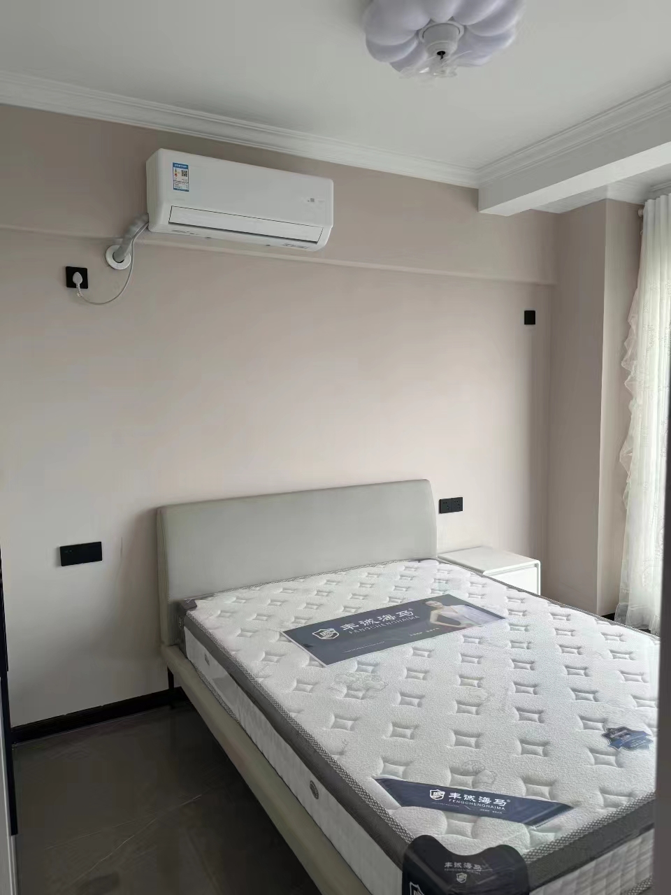 盛世时代广场 1室1厅1卫 1000.0元/月 盛世时代广场 1室1厅1卫 1000.0元/月室内图