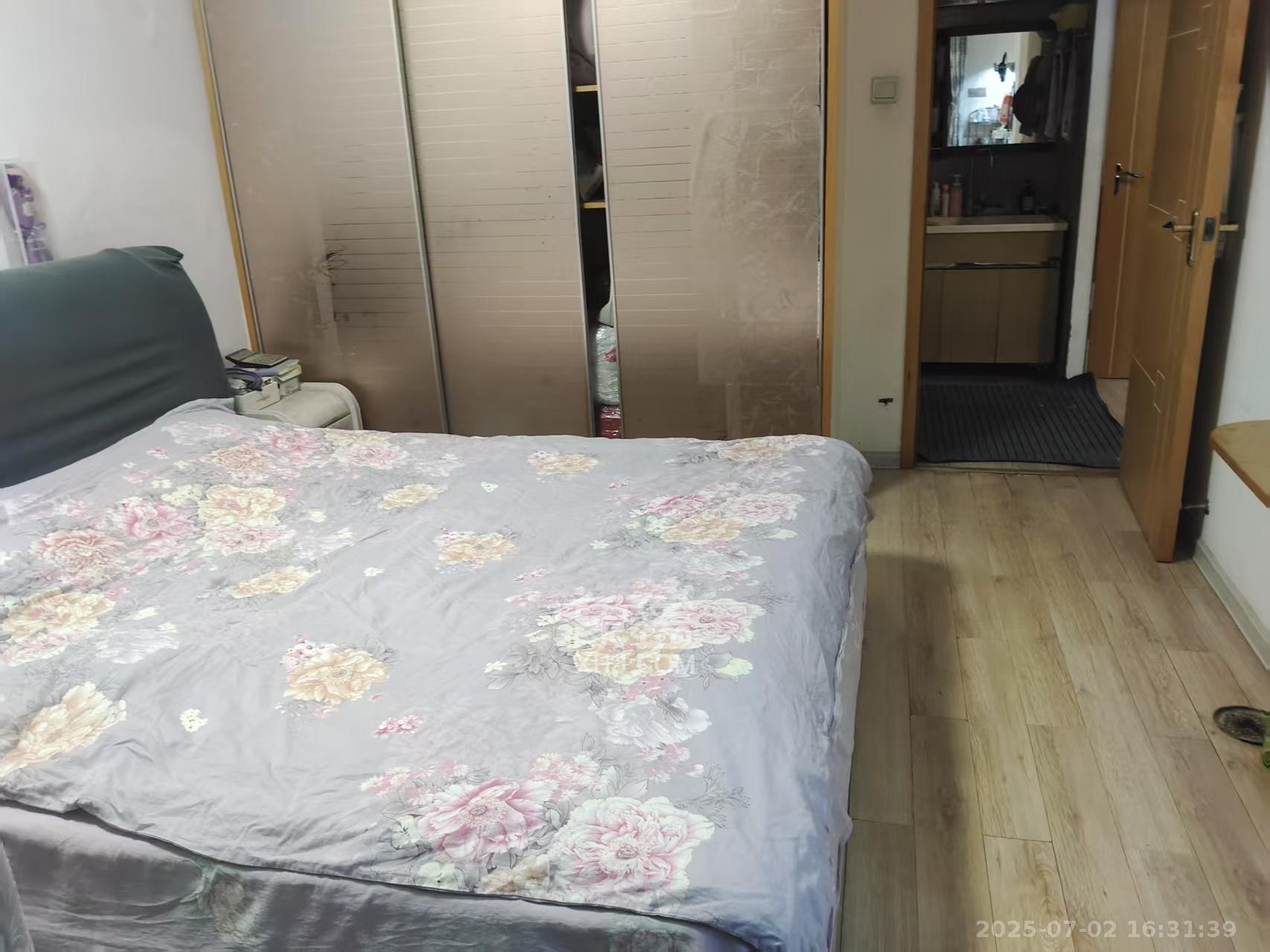 新城新世界一二三期  3室2厅1卫   2400.00元/月室内图