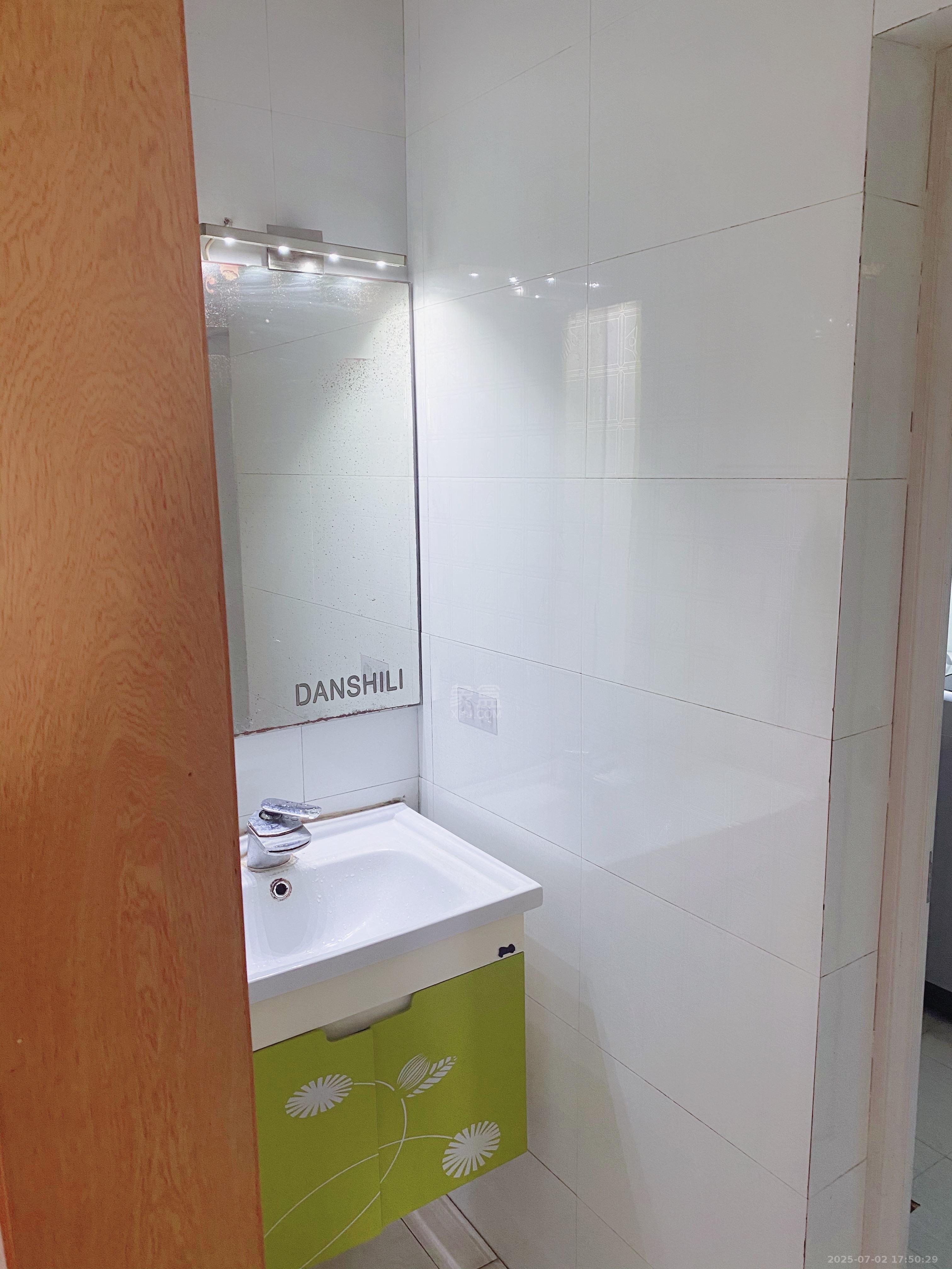 一水厂生活区  1室0厅0卫    1000.0元/月 一水厂生活区  1室0厅0卫    1000.0元/月室内图