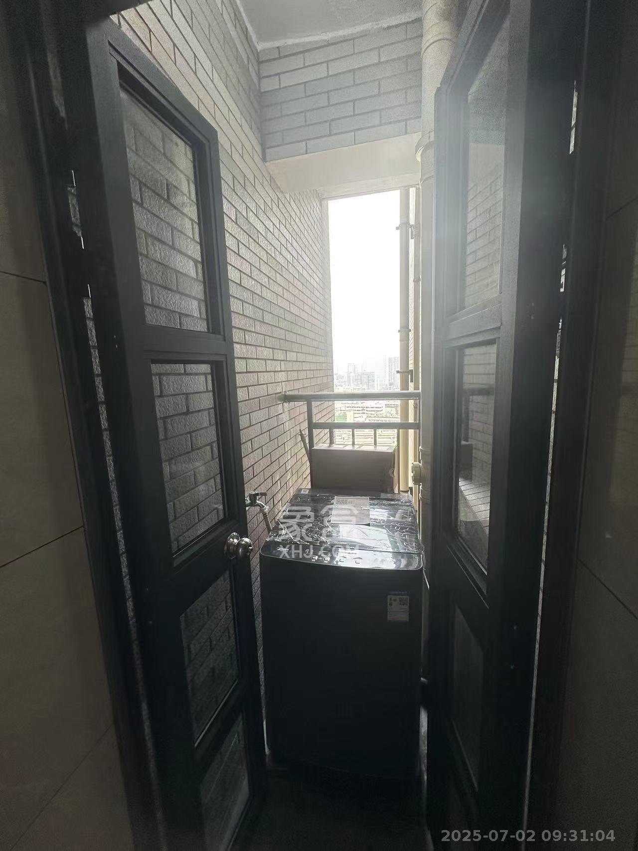 中天广场  1室1厅1卫    2500.0元/月室内图