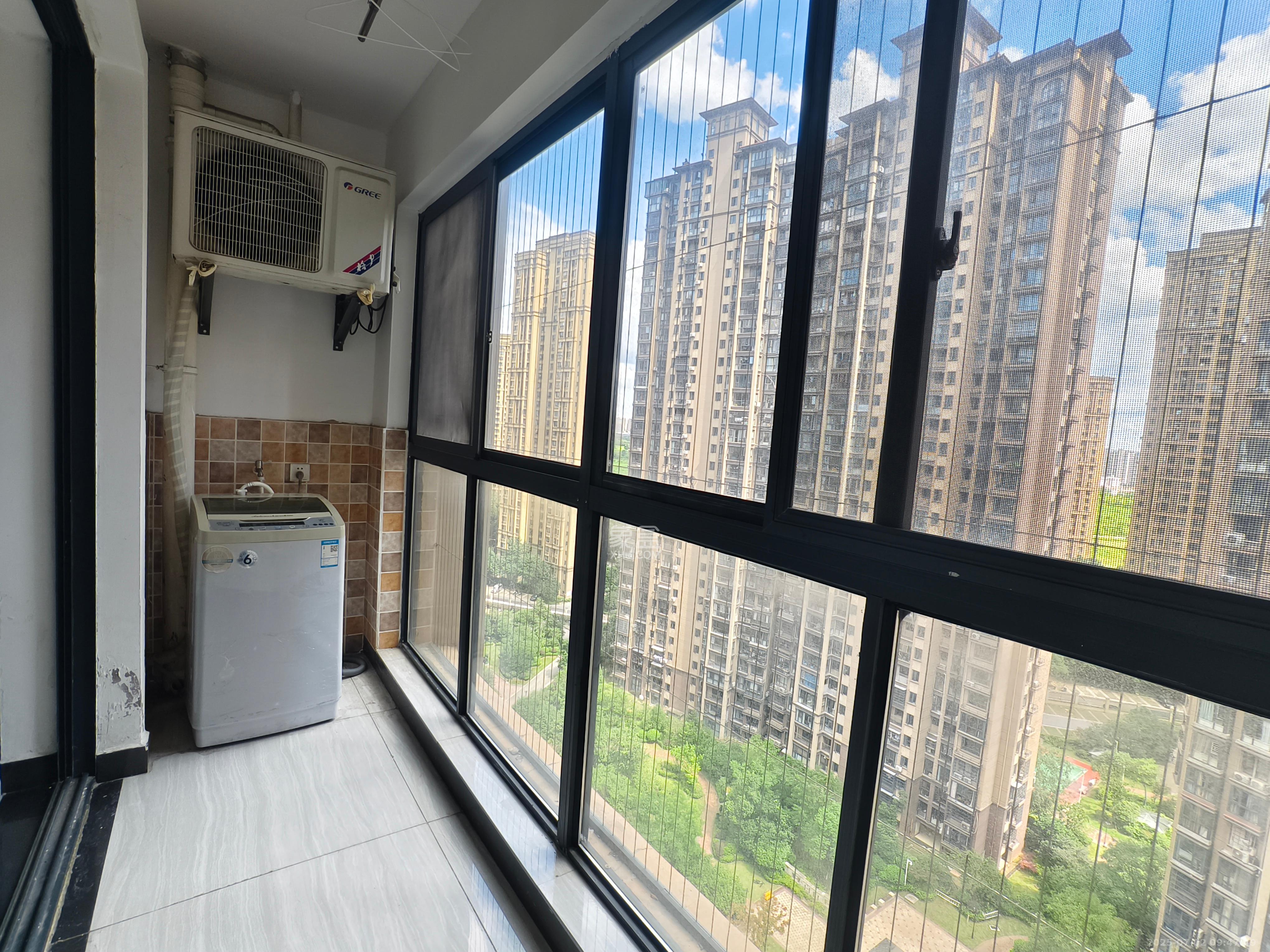 邦盛水岸御园  4室2厅2卫    2200.0元/月室内图