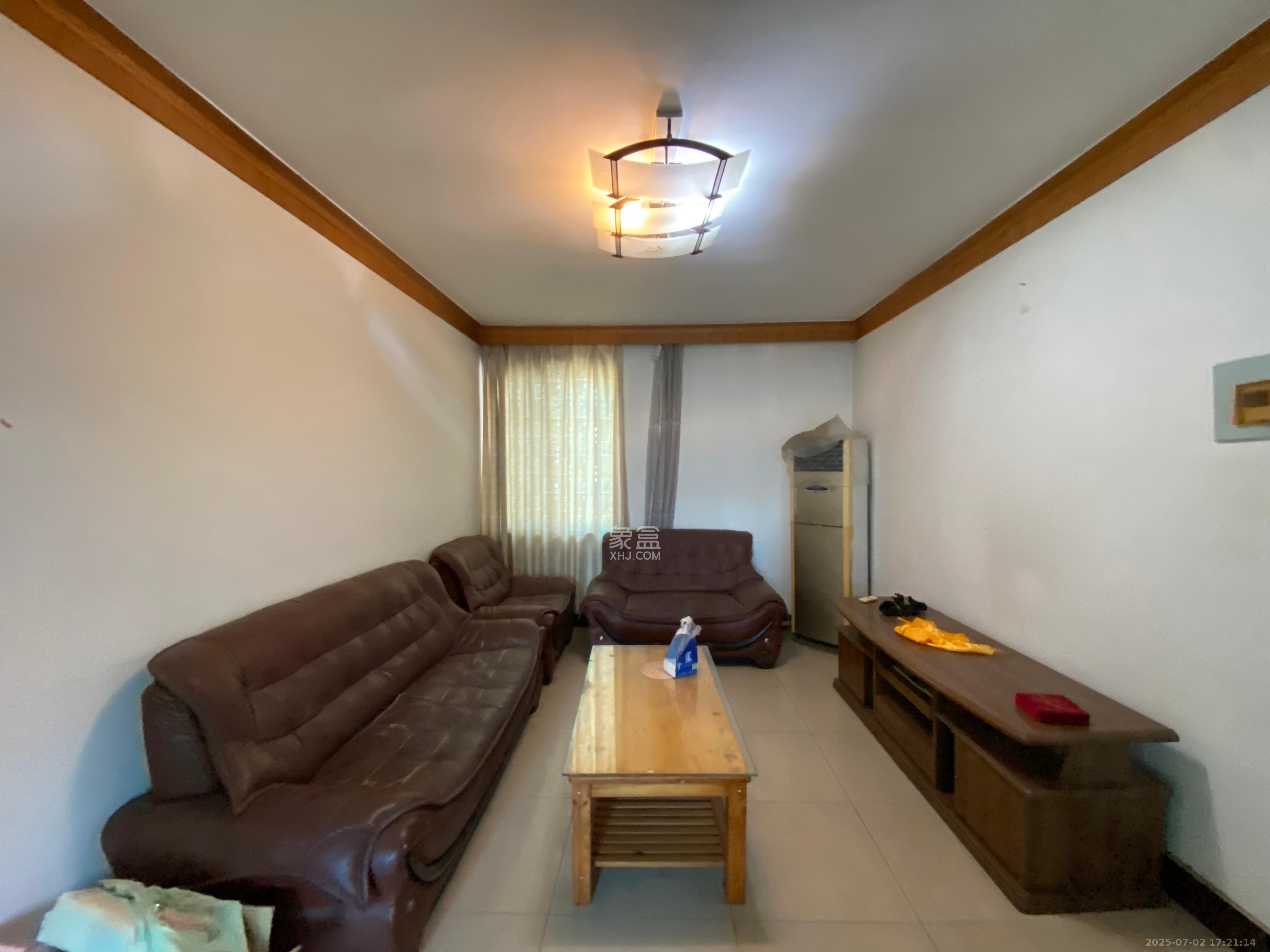 咸嘉新村嘉明苑  3室2厅2卫    1800.0元/月室内图1