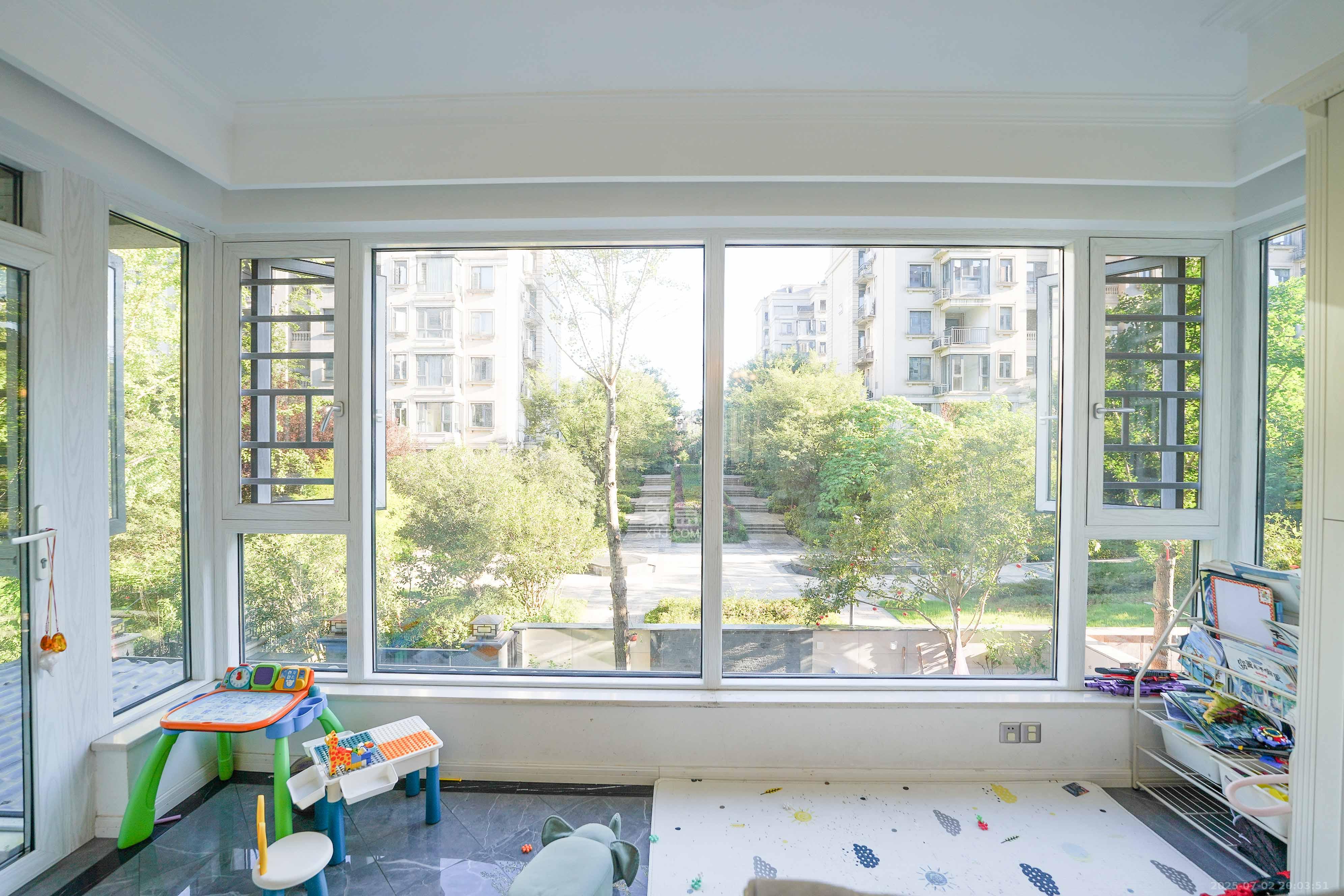 五矿万境蓝山 4室2厅2卫 178.0万 五矿万境蓝山 4室2厅2卫 178.0万阳台