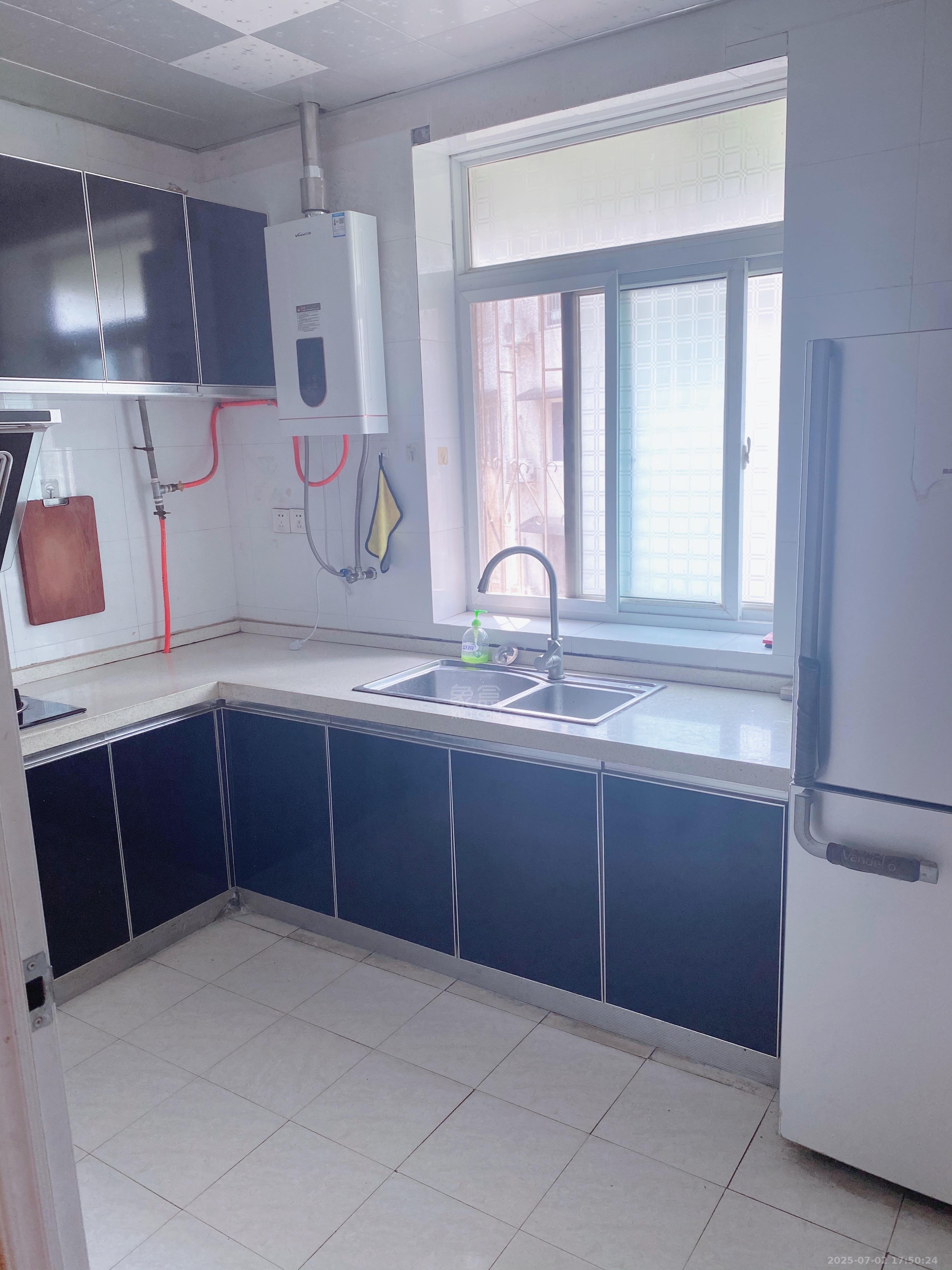 一水厂生活区  1室0厅0卫    1000.0元/月 一水厂生活区  1室0厅0卫    1000.0元/月室内图